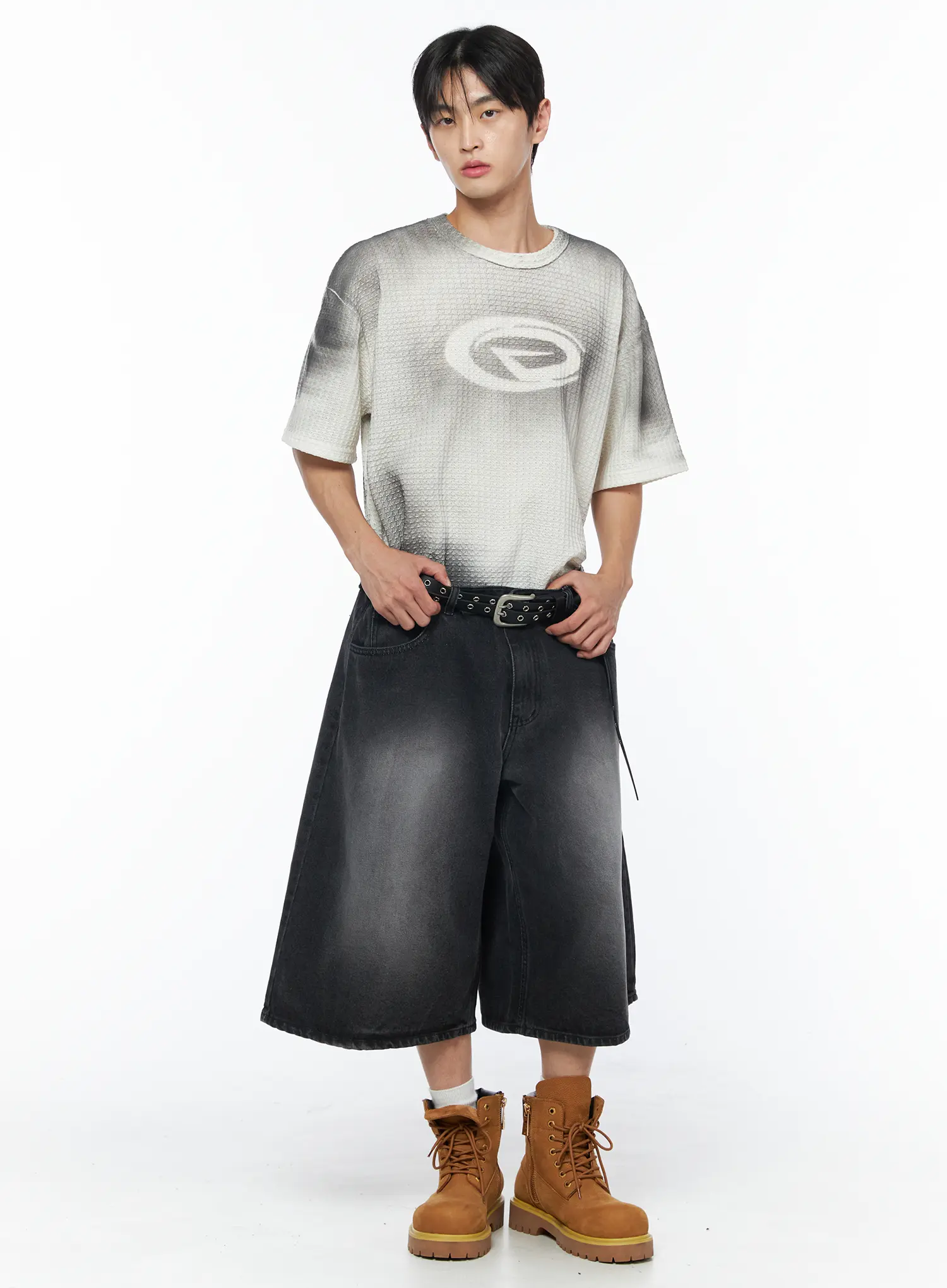 Men's Embossed Graphic Tee IU510