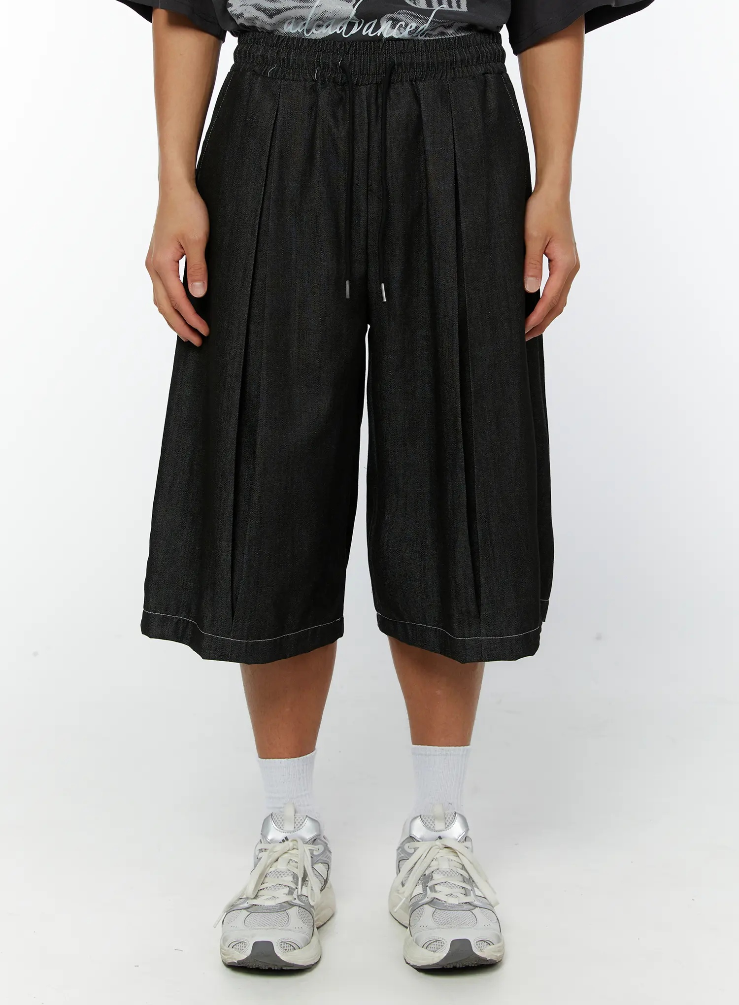Men's Embroidered Bermuda Jorts IY514