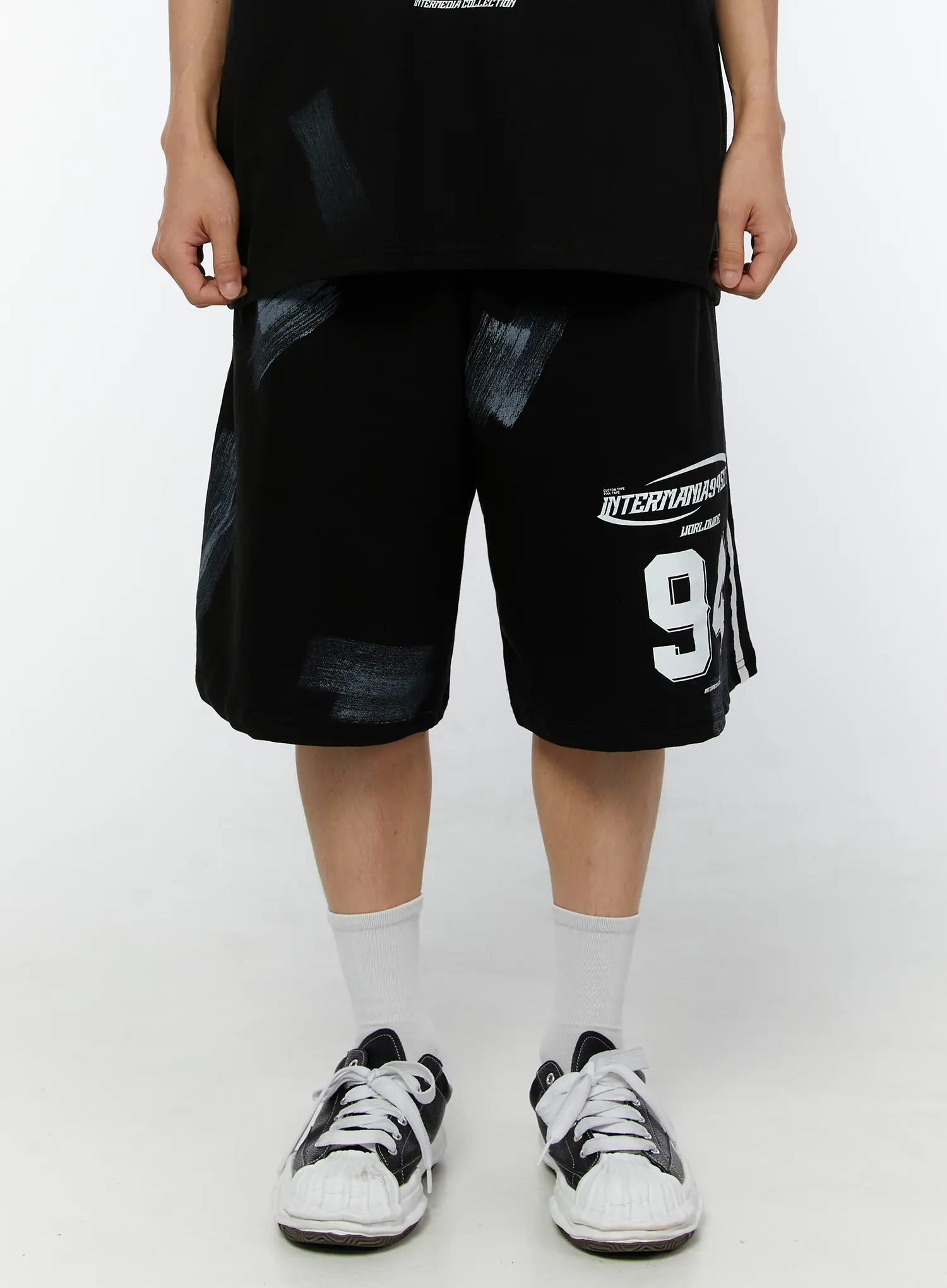 Men's Graphic Bermuda Shorts (Black) IU518