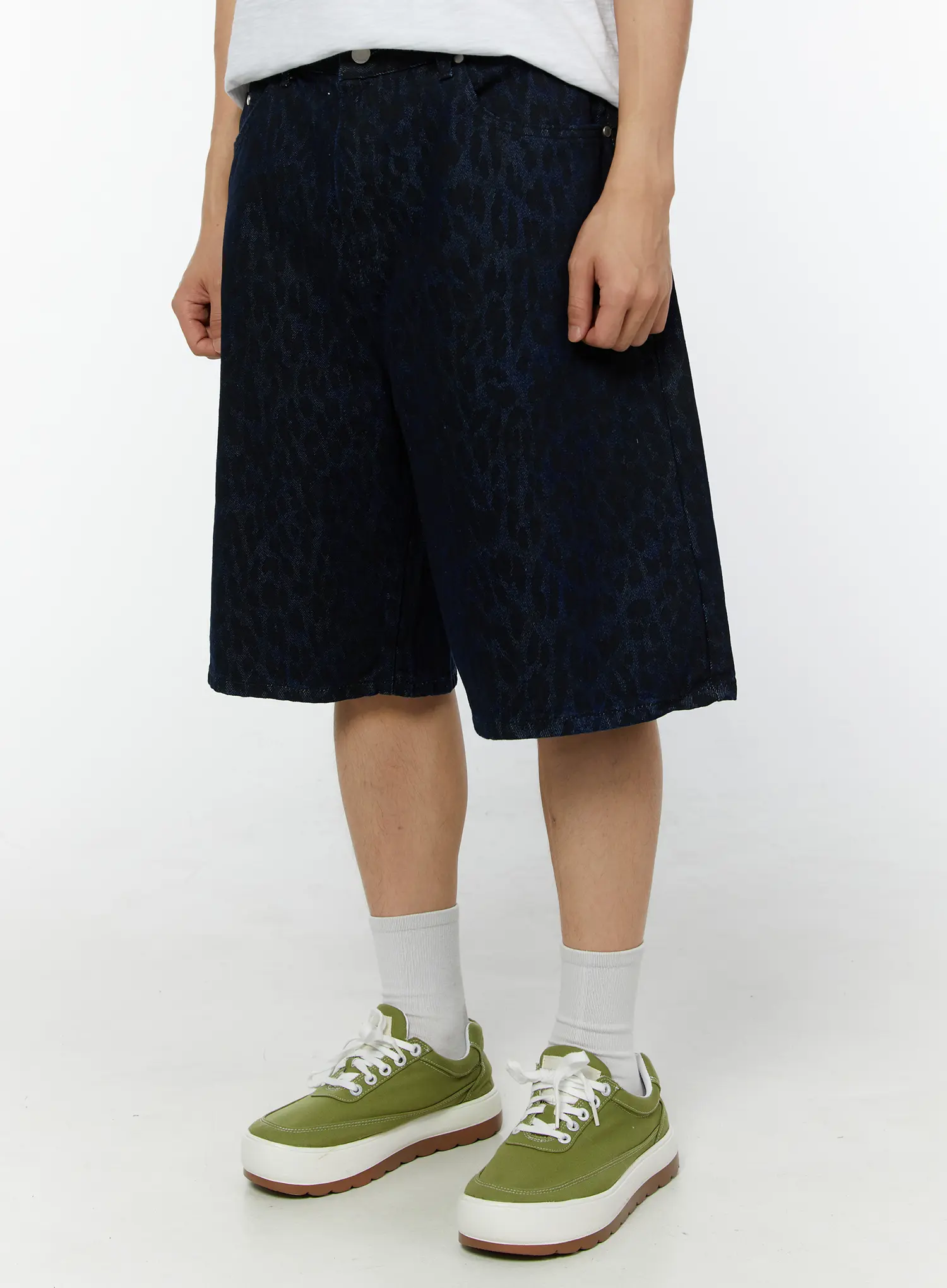 Men's Graphic Print Bermuda Shorts IU518 - Image 2
