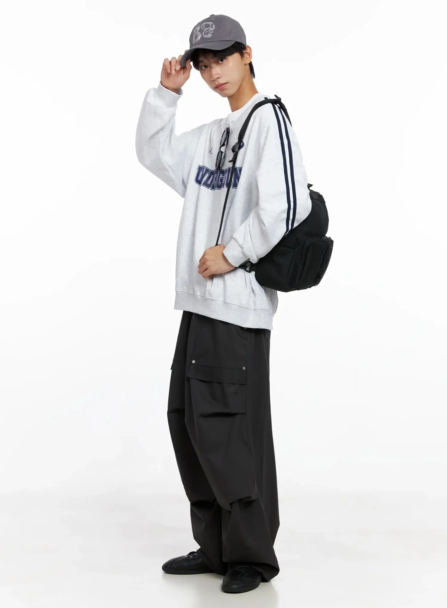 Men's Graphic V-Neck Sweatshirt IO516 - Image 3