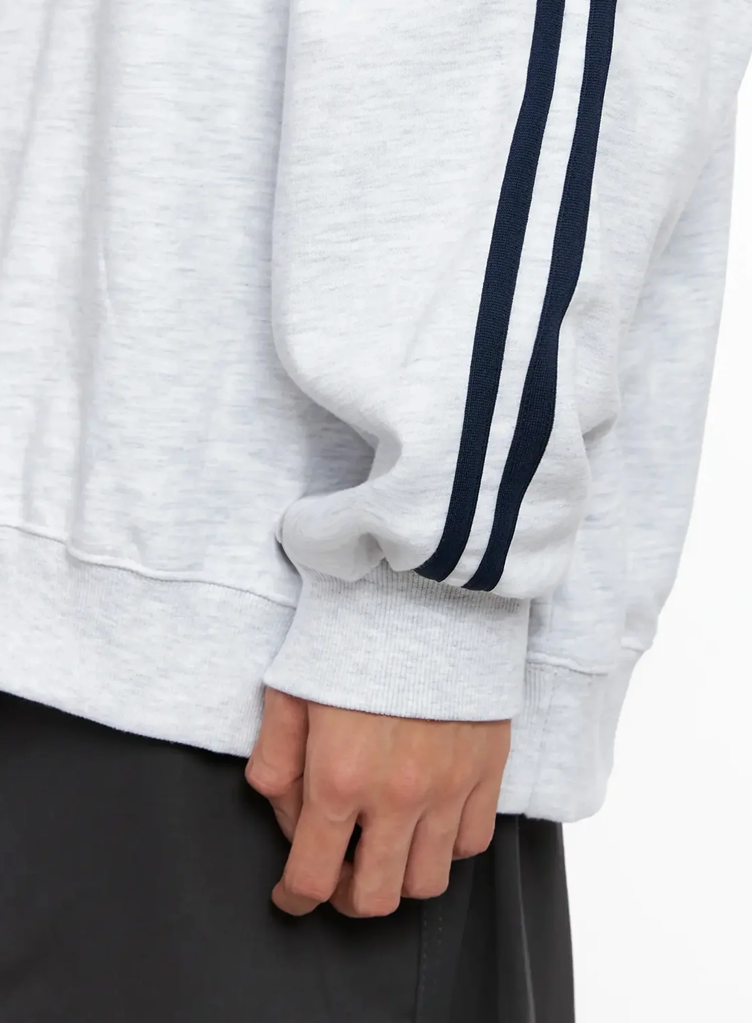 Men's Graphic V-Neck Sweatshirt IO516 - Image 6