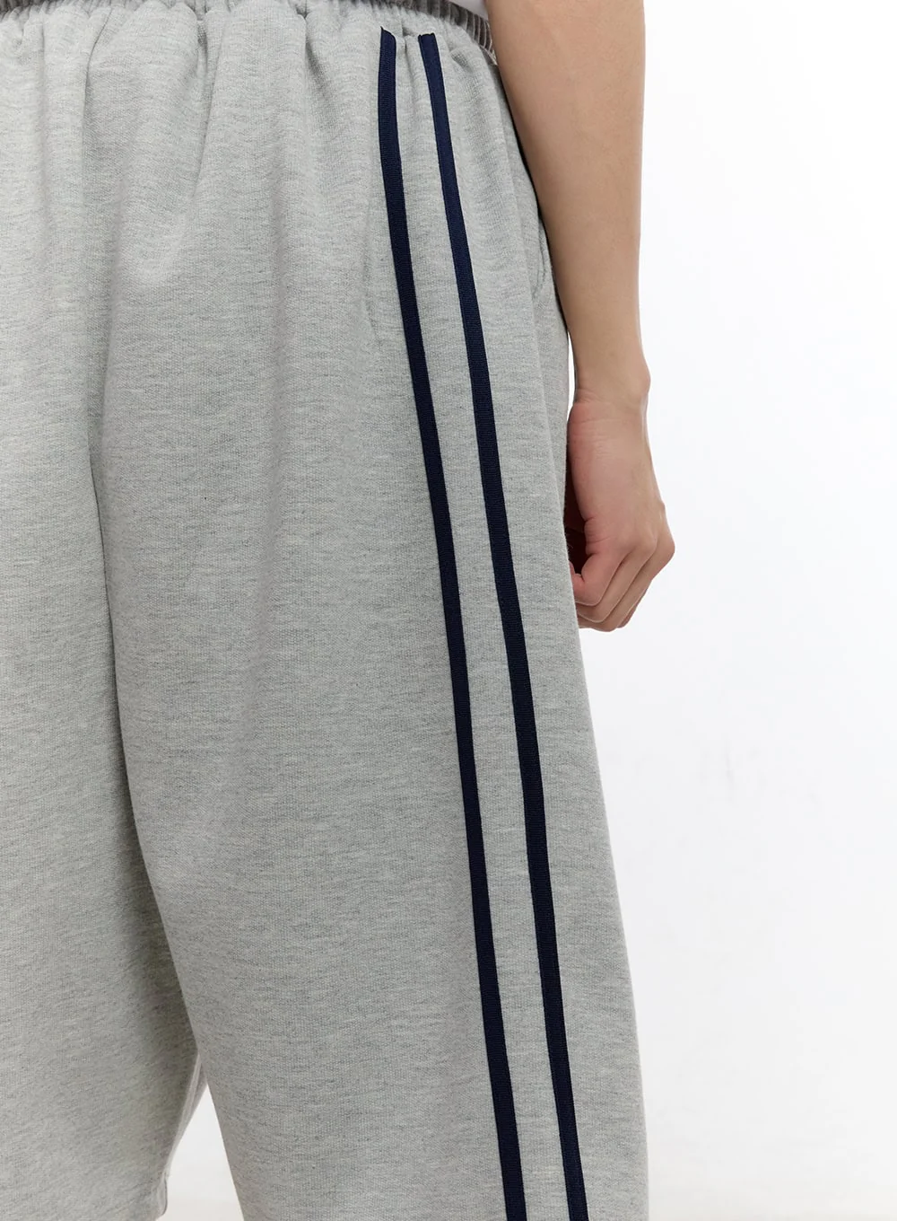 Men's Graphic Wide-Fit Sweat Shorts IA504 - Image 7