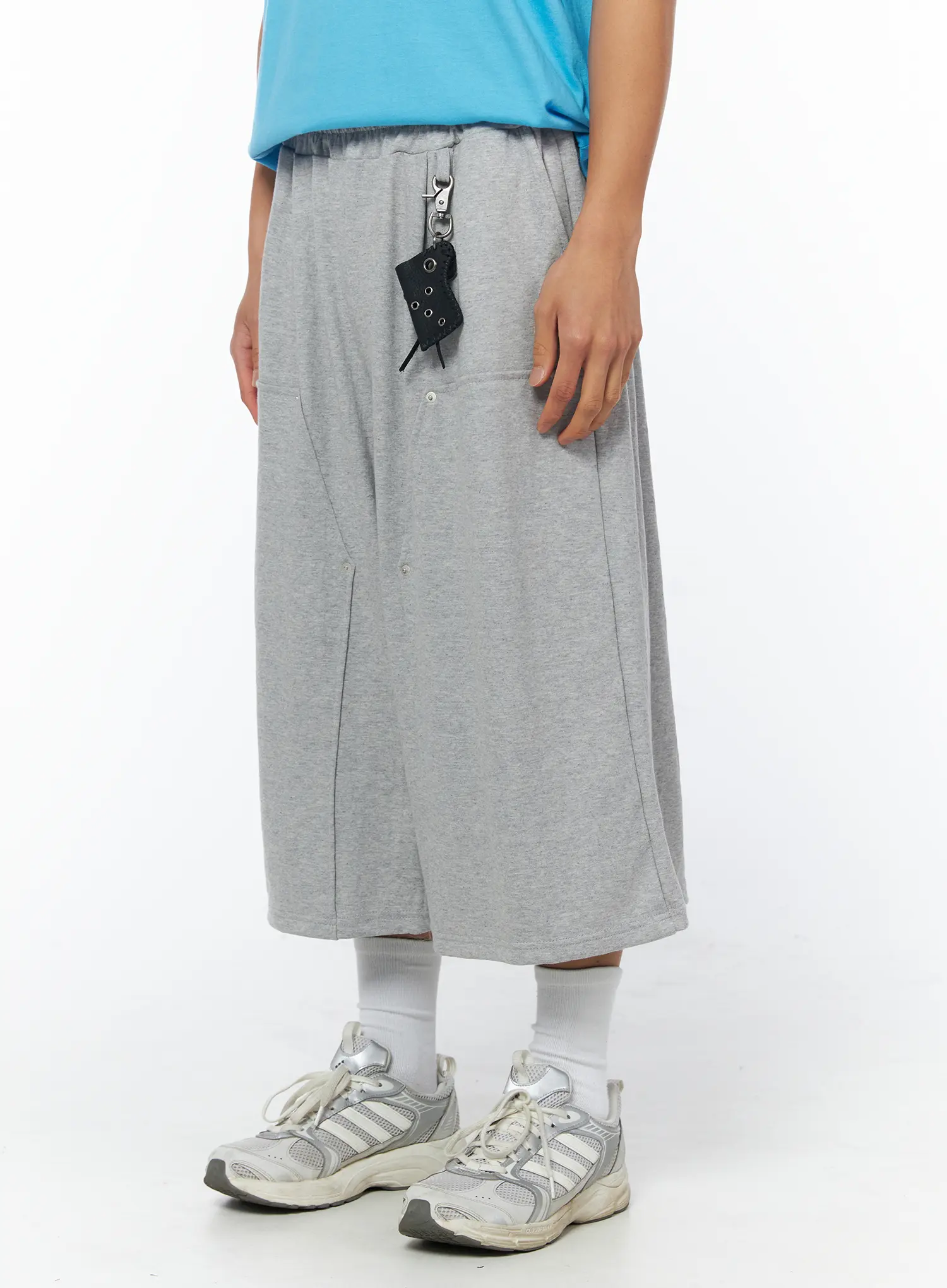 Men's Gray Relaxed-Fit Bermuda Sweat Shorts IU503 - Image 2