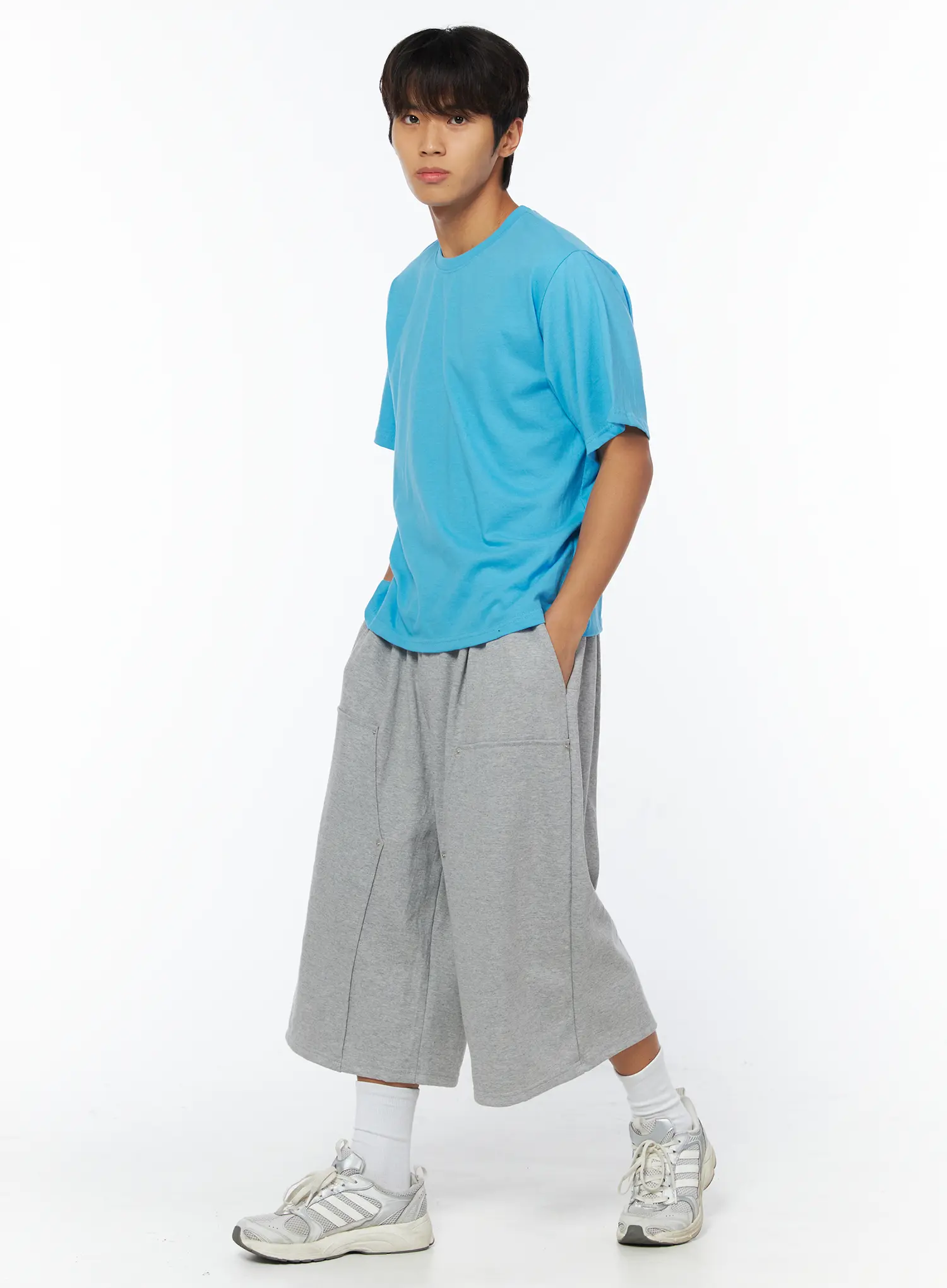 Men's Gray Relaxed-Fit Bermuda Sweat Shorts IU503 - Image 3