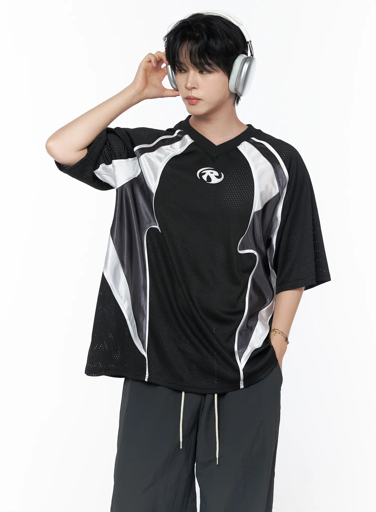 Men's Mesh Contrast V-Neck T-Shirt IU523