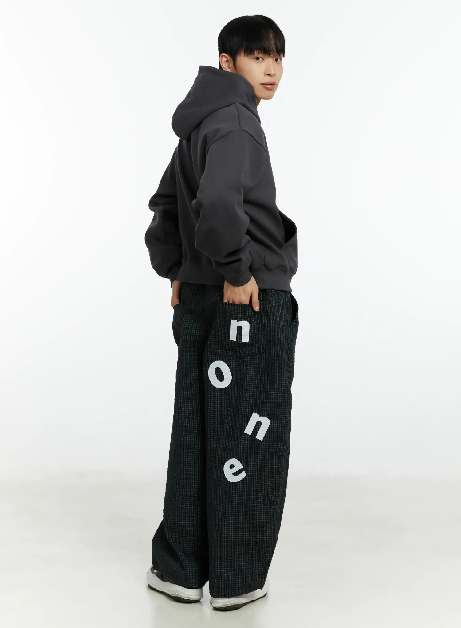 Men's Mini Check Pattern Pin-Tuck Wide Parachute Pants IF511