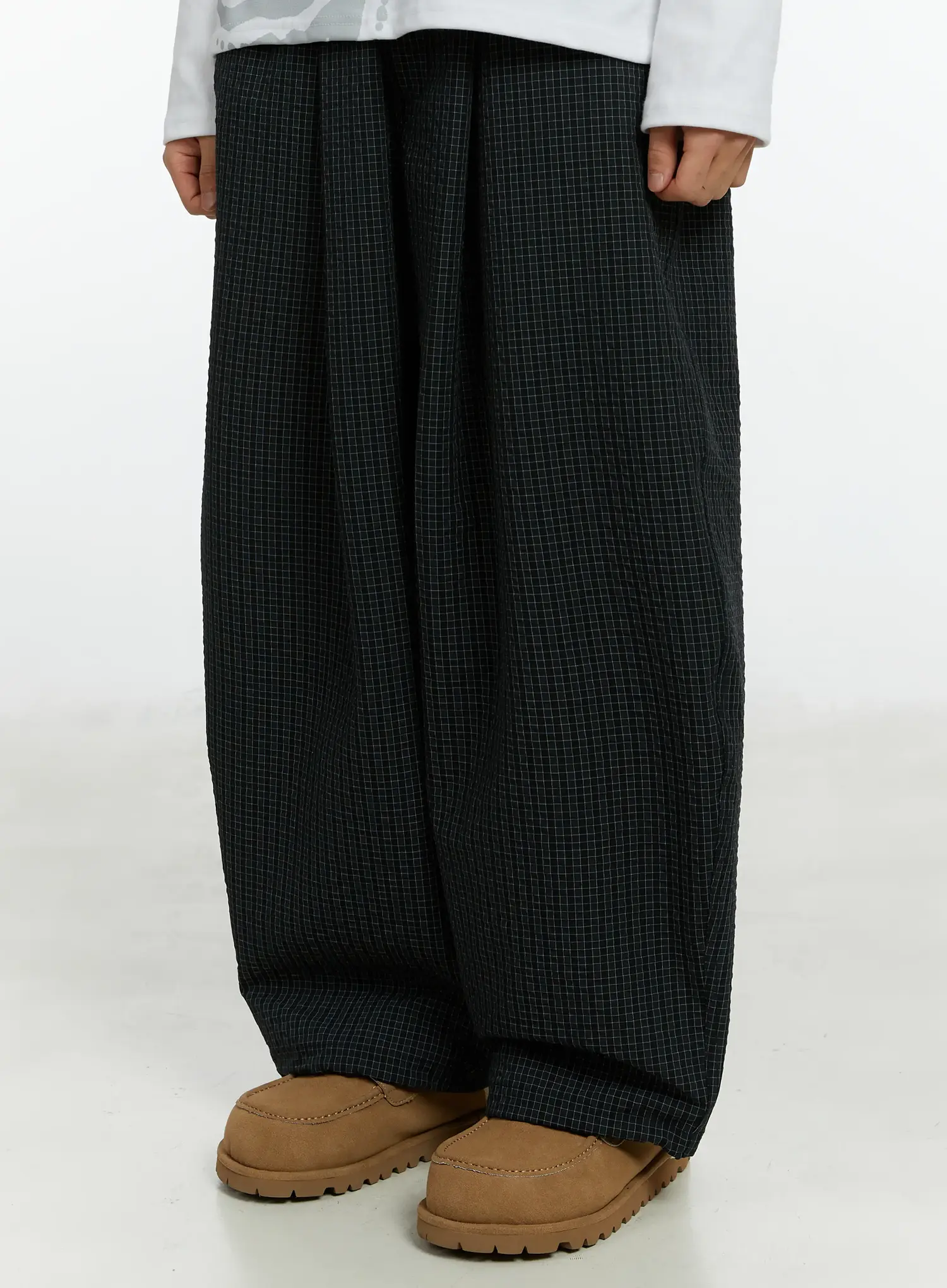 Men's Mini Check Pattern Pin-Tuck Wide Parachute Pants IF511 - Image 6
