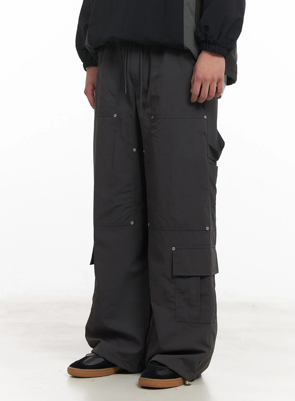 Men's Nylon Wide-Fit Cargo Pants IM517 - Image 3