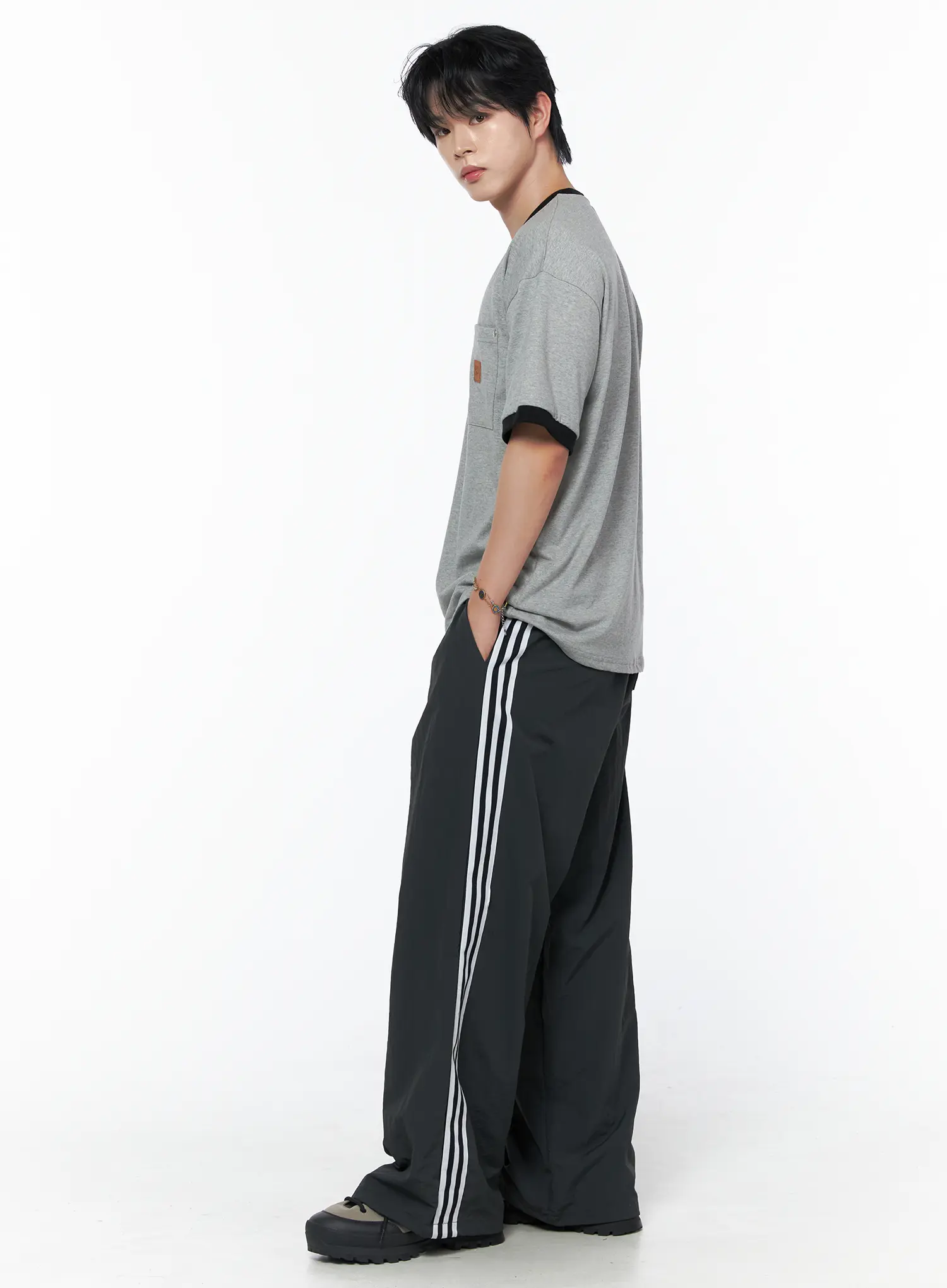 Men's Patch Detail Short Sleeve Tee IU523 - Image 9
