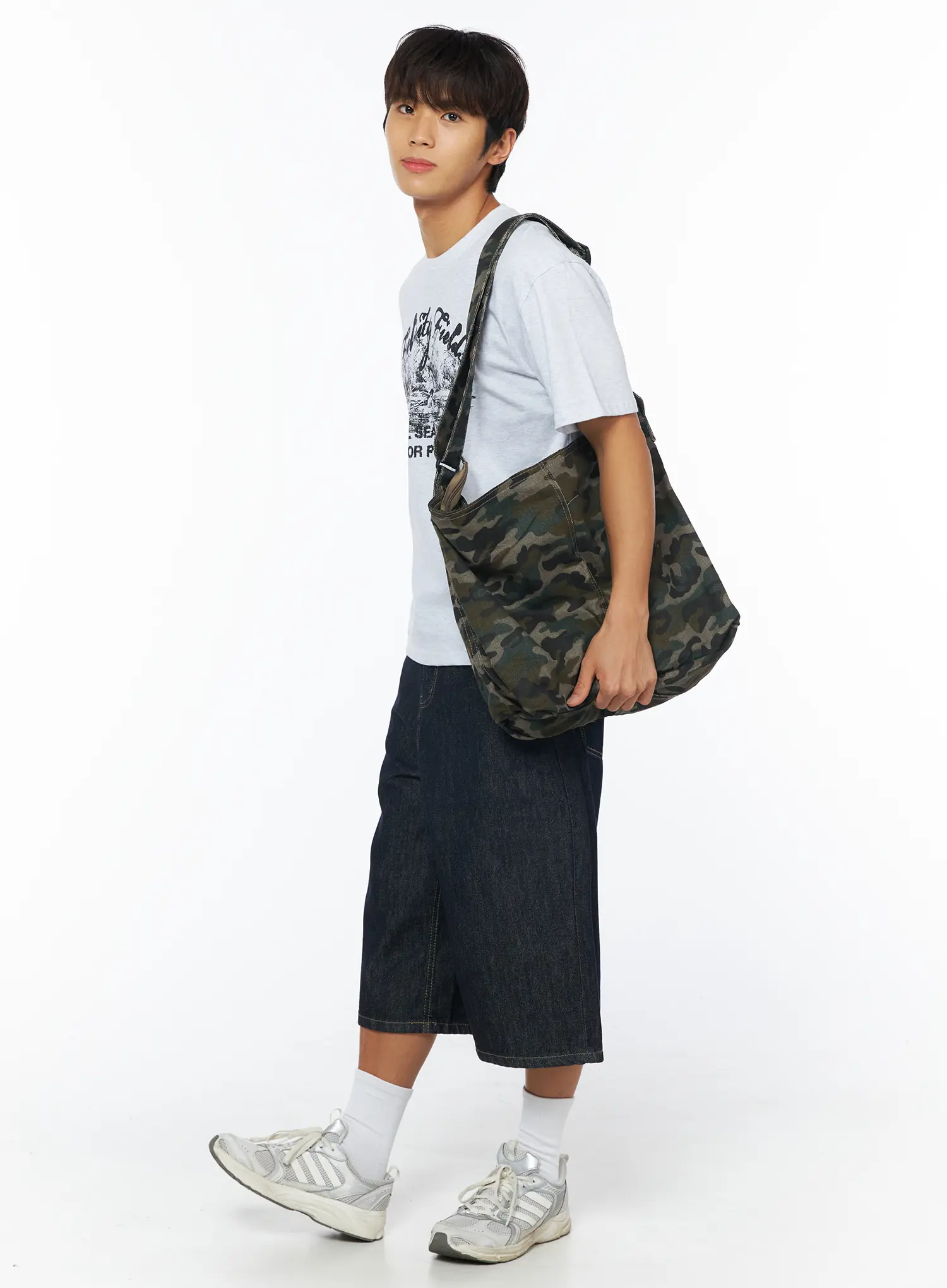 Men's Peaceful Field Graphic T-Shirt IY529 - Image 7