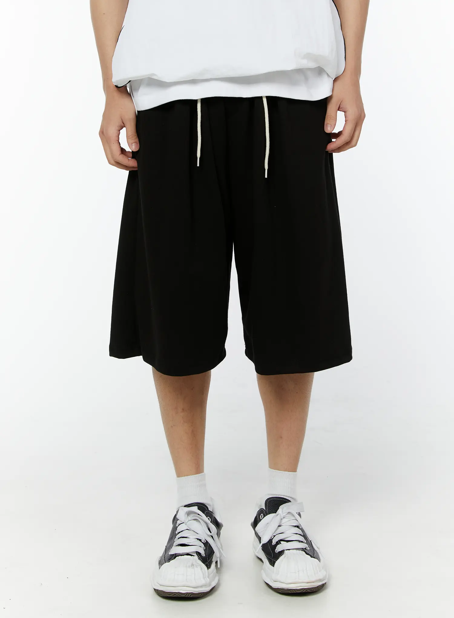 Men's Pintuck Bermuda Shorts (Black) IU508