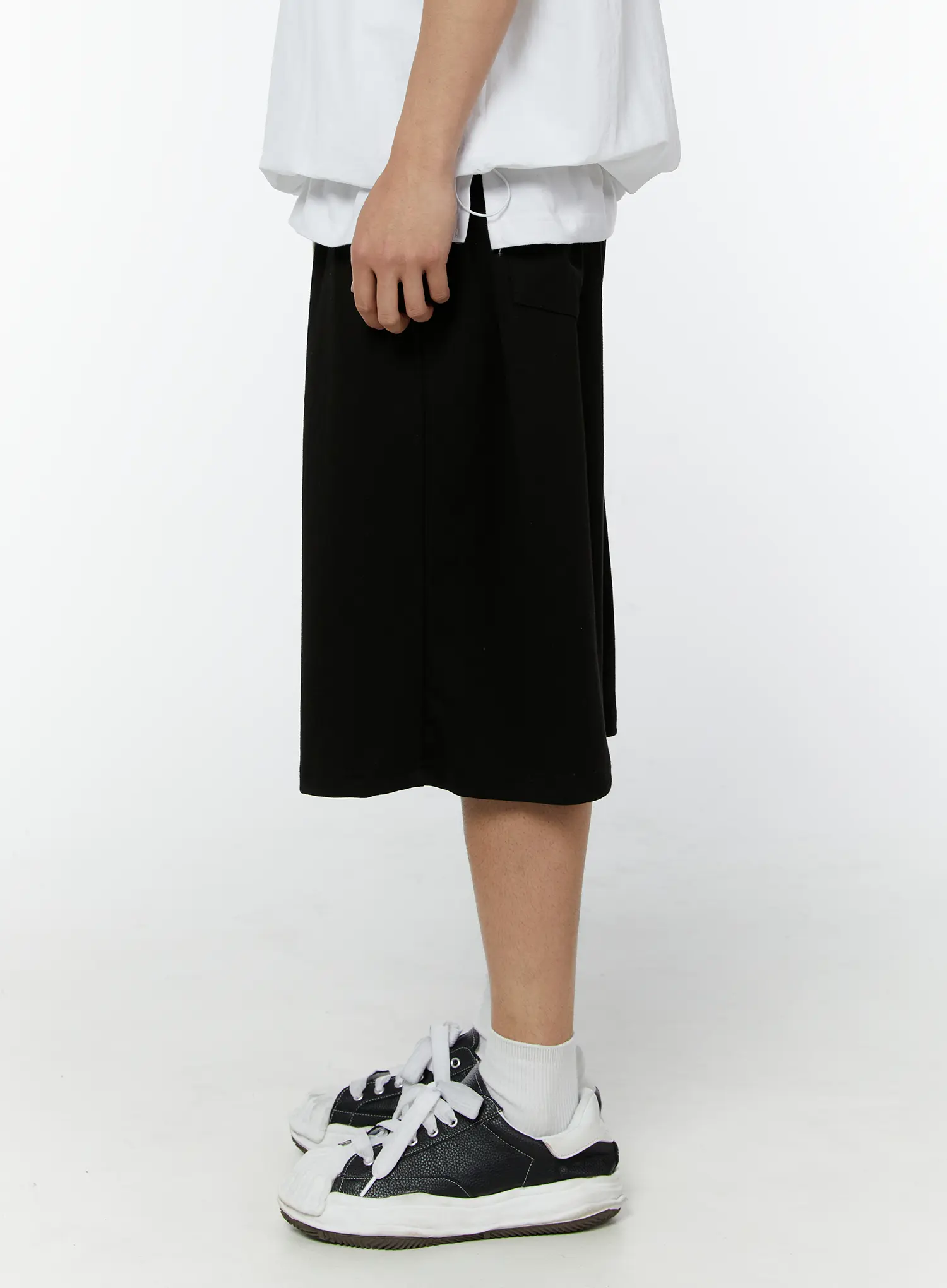Men's Pintuck Bermuda Shorts (Black) IU508 - Image 4