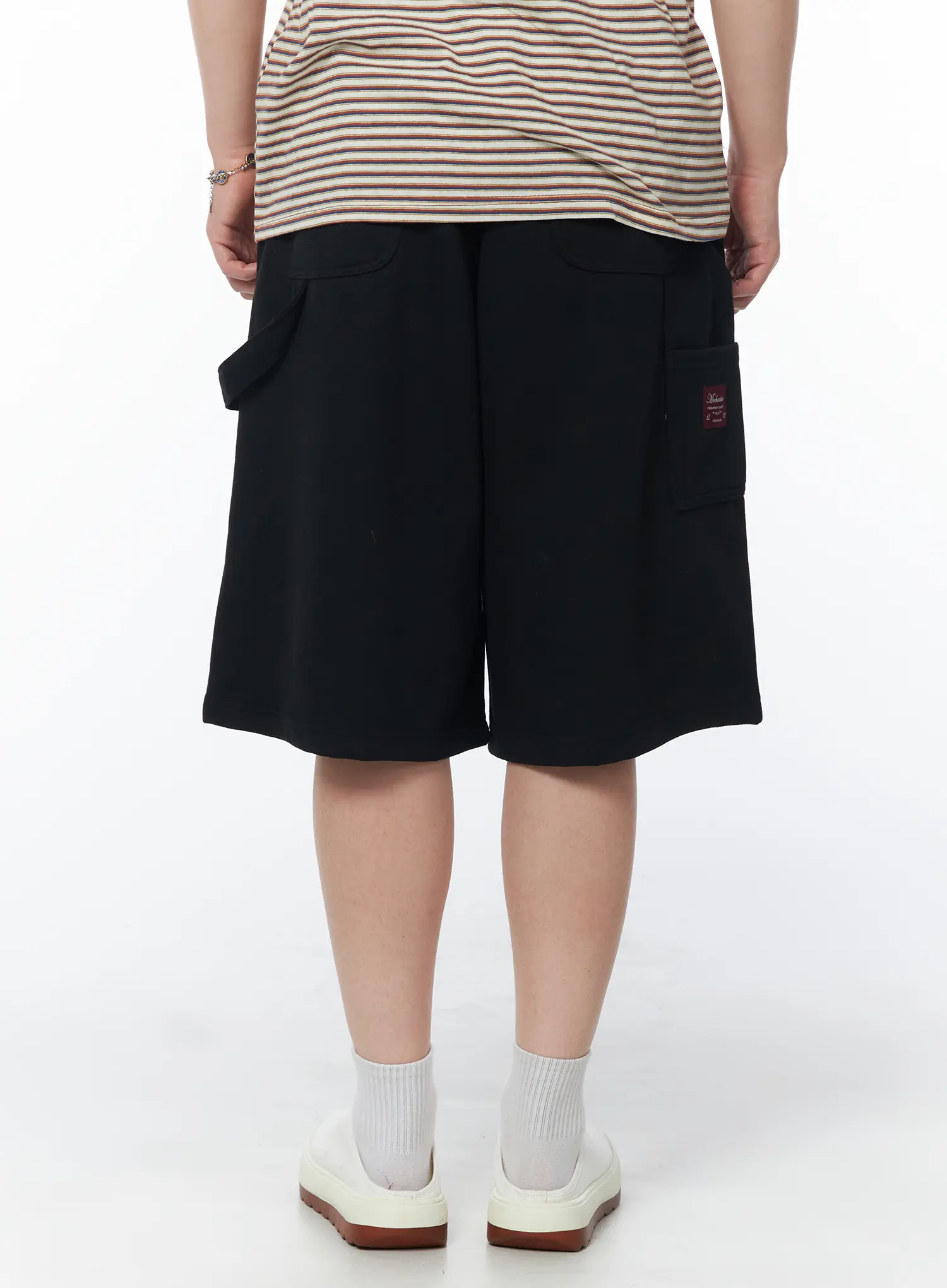 Men's Relaxed-Fit Bermuda Shorts (Black) IY522
