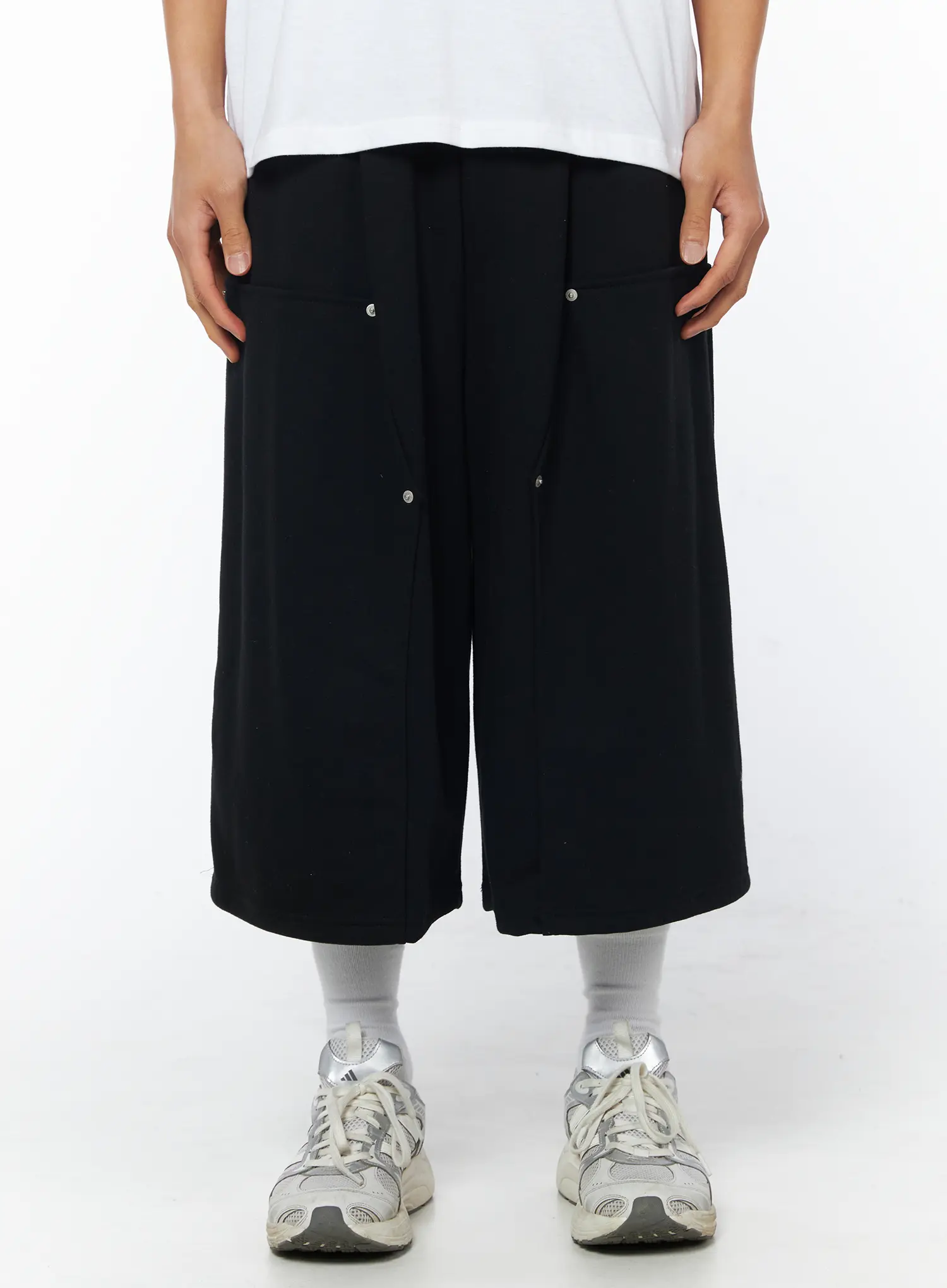 Men's Relaxed-Fit Bermuda Sweat Shorts IU503
