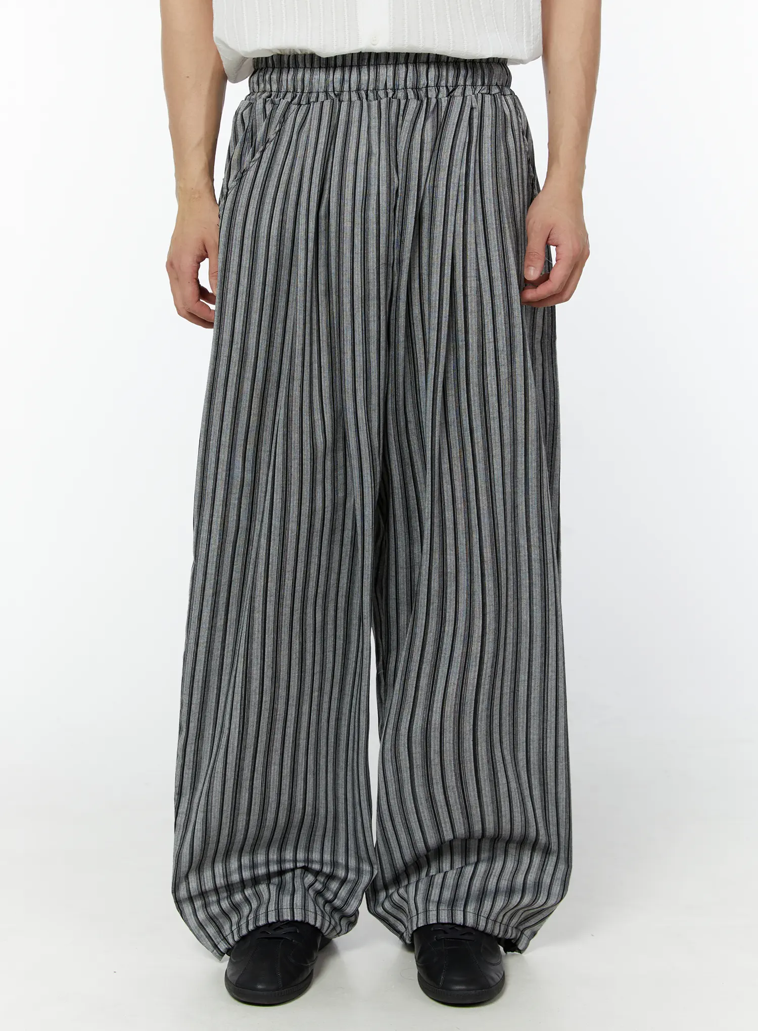 Men's Striped Linen Balloon Fit Pants (Black) IU504