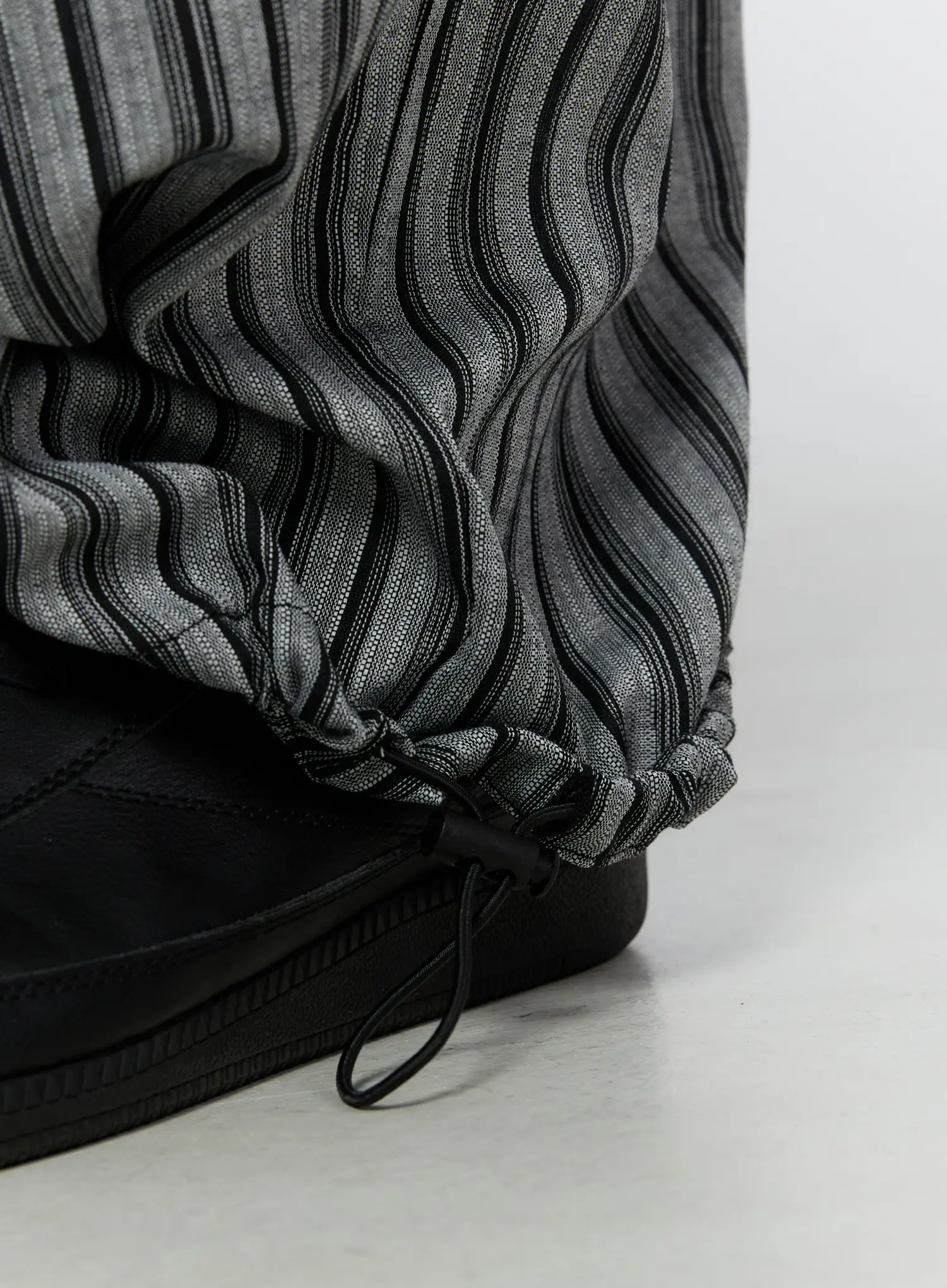 Men's Striped Linen Balloon Fit Pants (Black) IU504 - Image 6