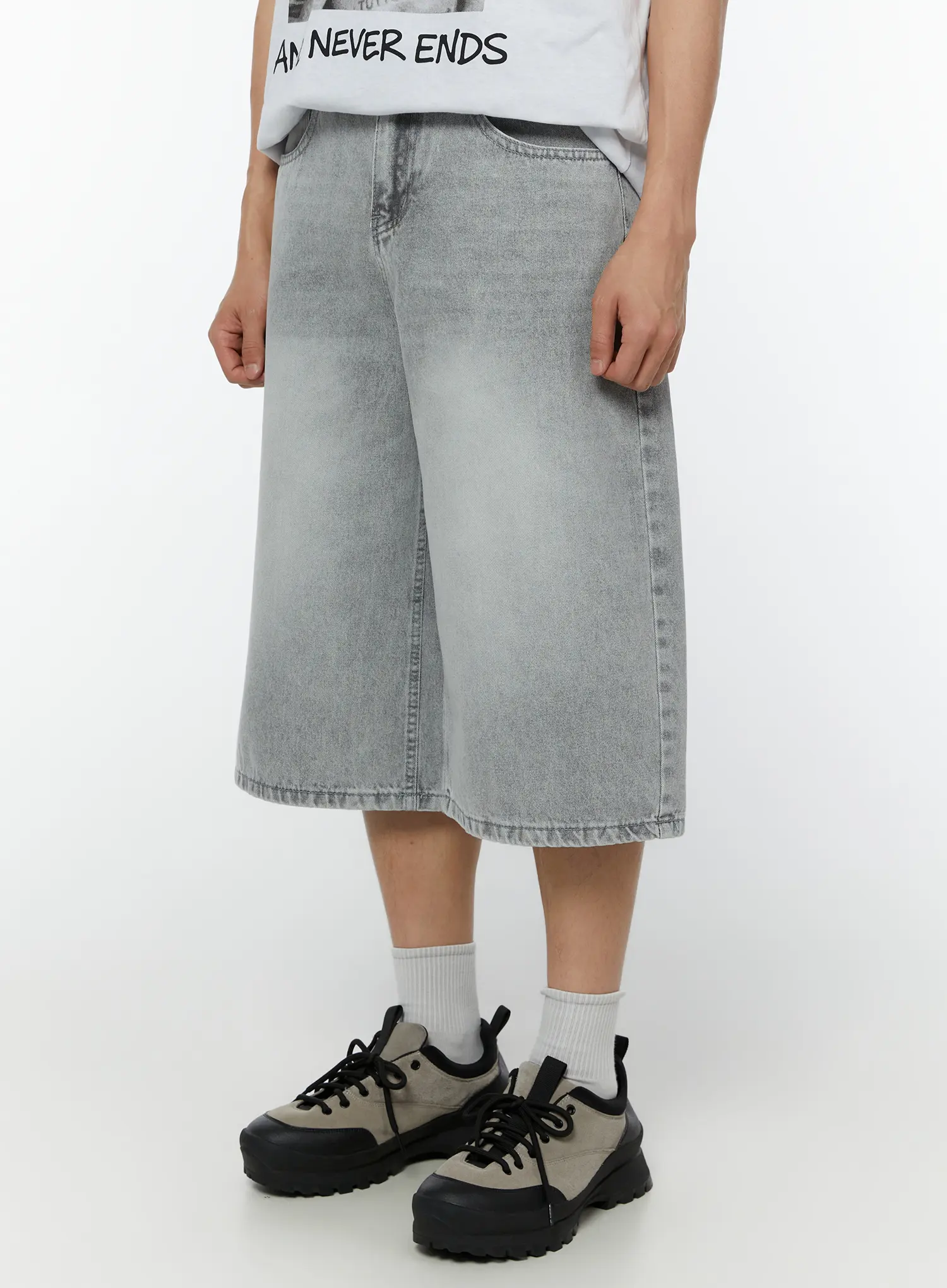 Men's Washed Denim Bermuda Shorts IU516 - Image 2
