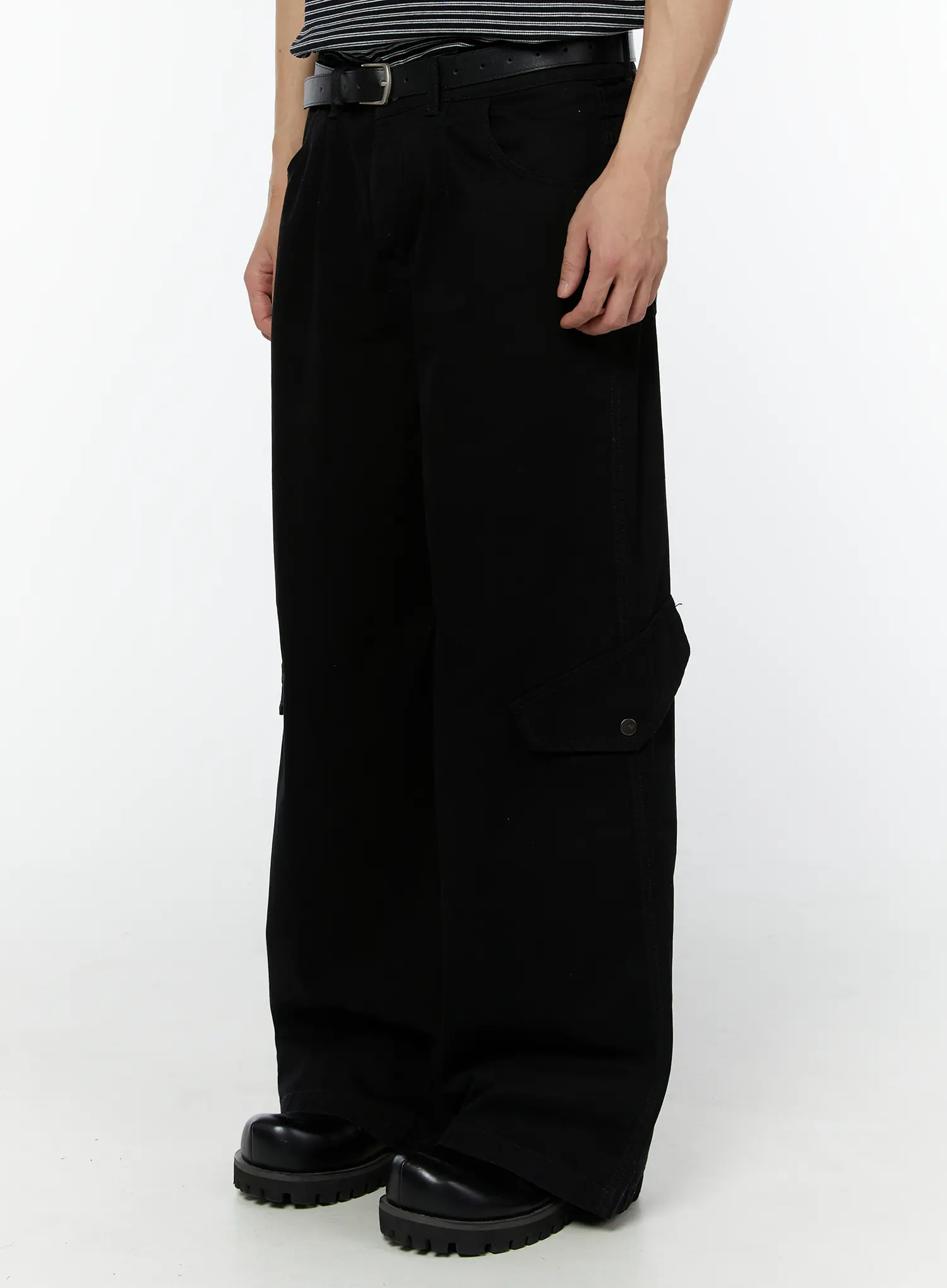 Men's Wide Leg Cargo Pants (Black) IU504 - Image 2