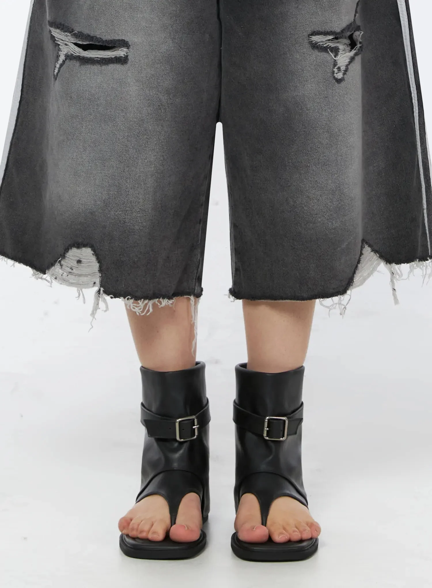 Modern Buckle Gladiator Sandals IU509 - Image 4