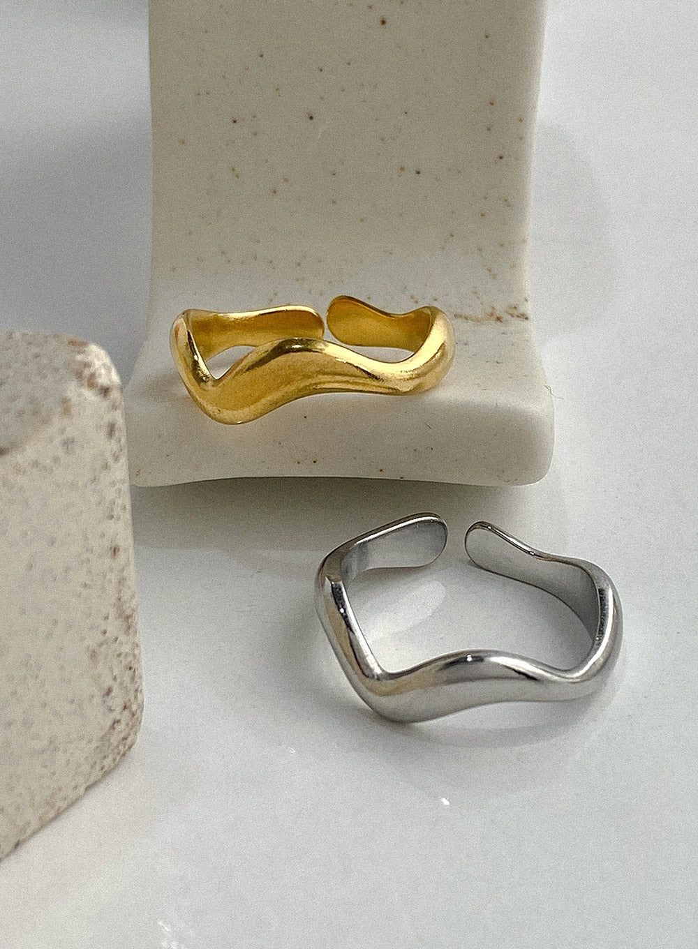 Newton Flowing Curve Ring IA524 - Image 2