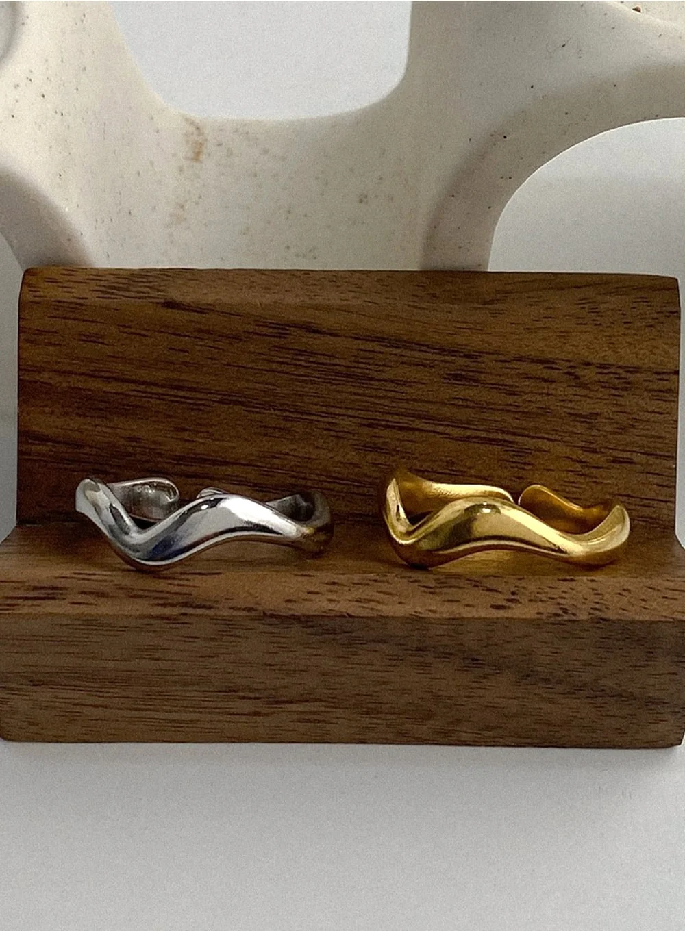 Newton Flowing Curve Ring IA524 - Image 4