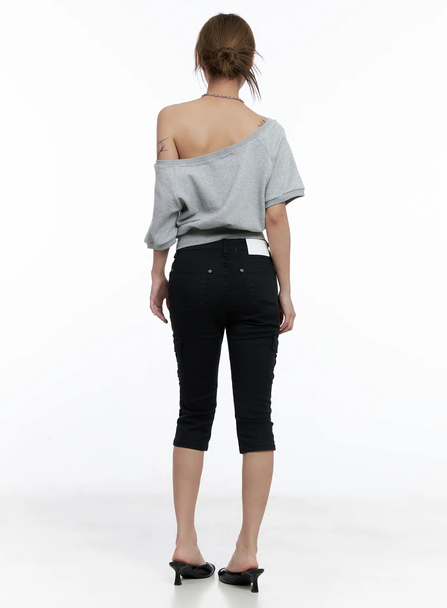 Off-Shoulder Graphic Cropped Tee CL511 - Image 7