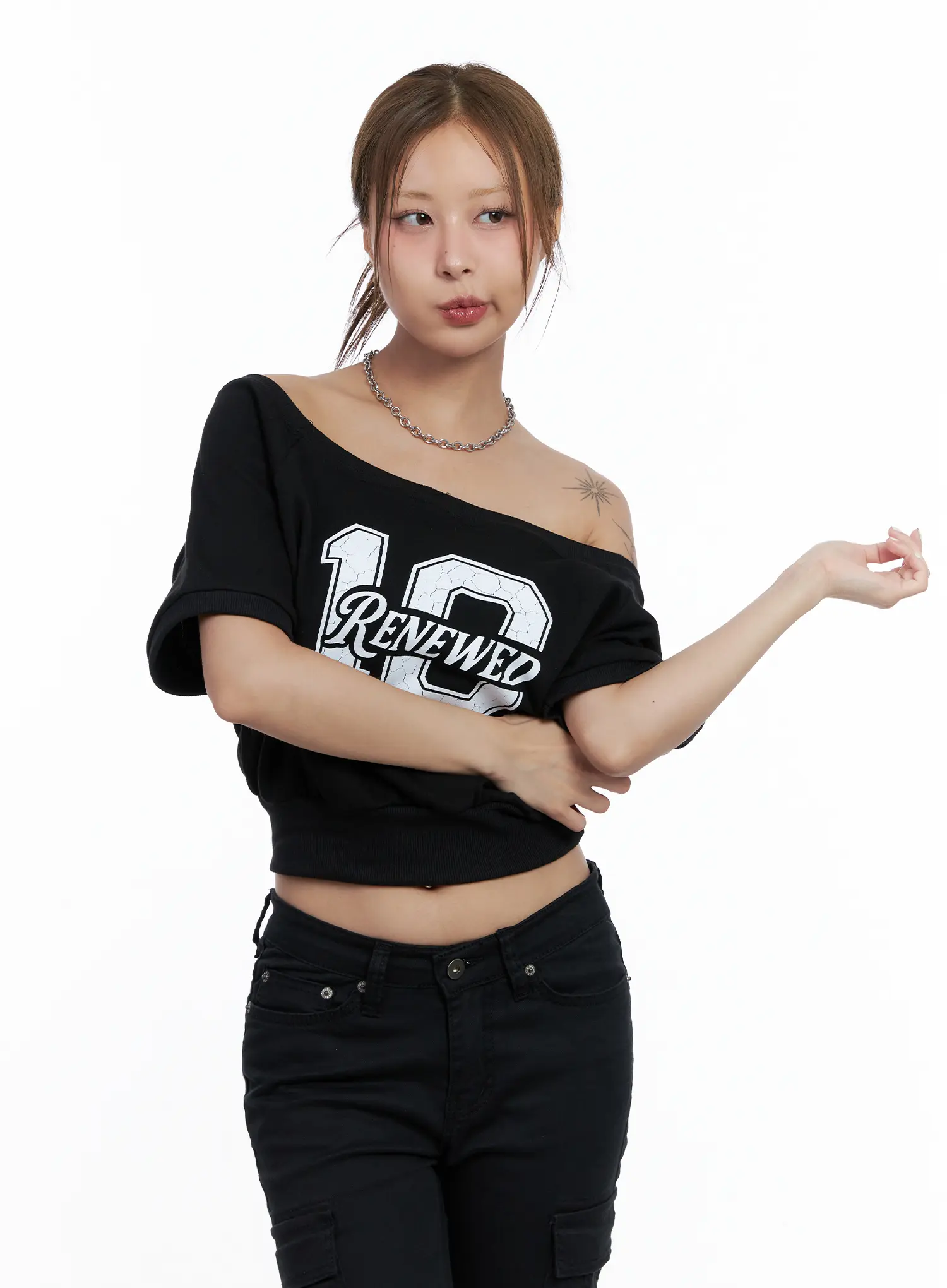 Off-Shoulder Graphic Cropped Tee CL511 - Image 9