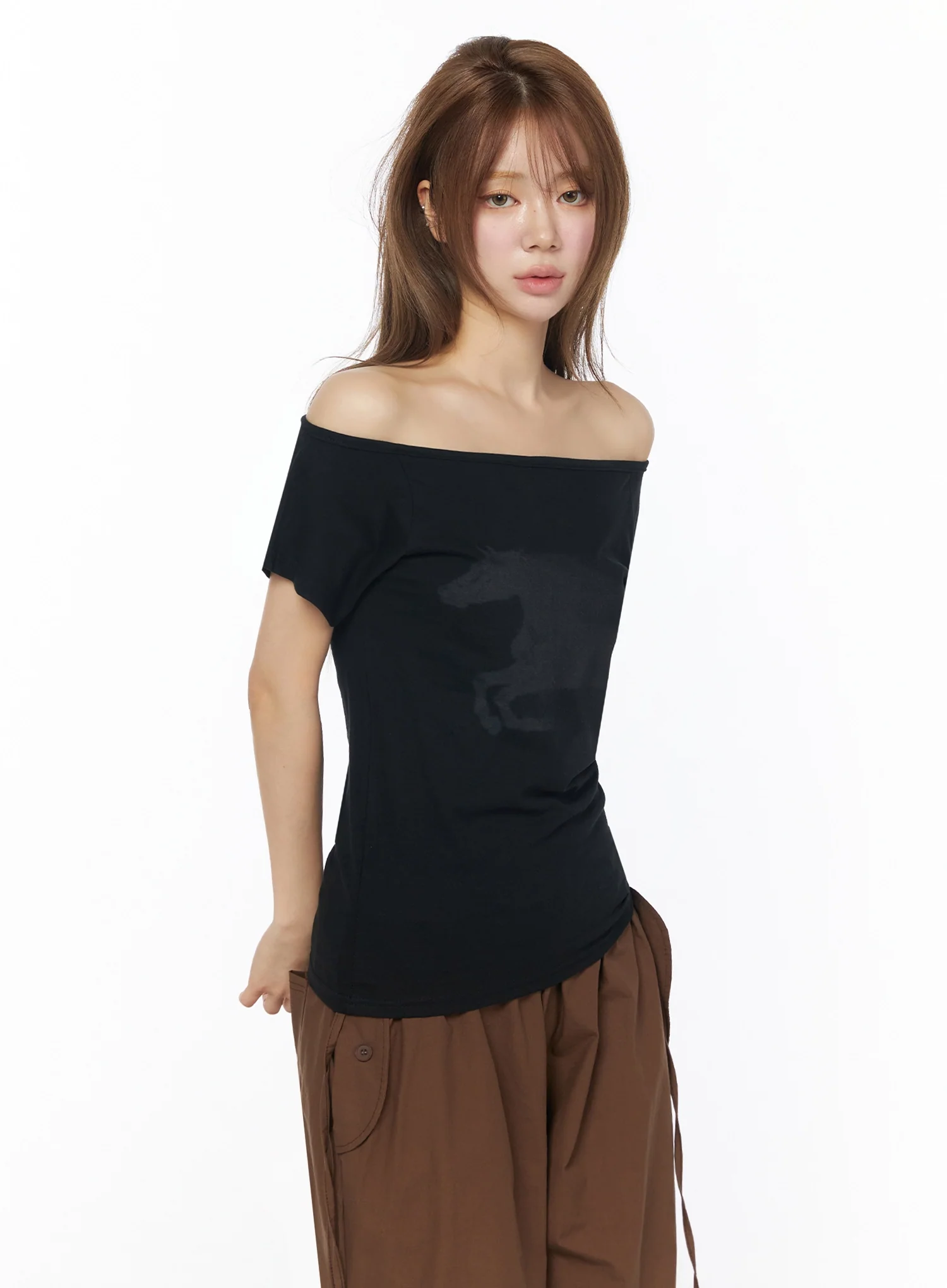 Off-Shoulder Graphic Short Sleeve Top IU525 - Image 12