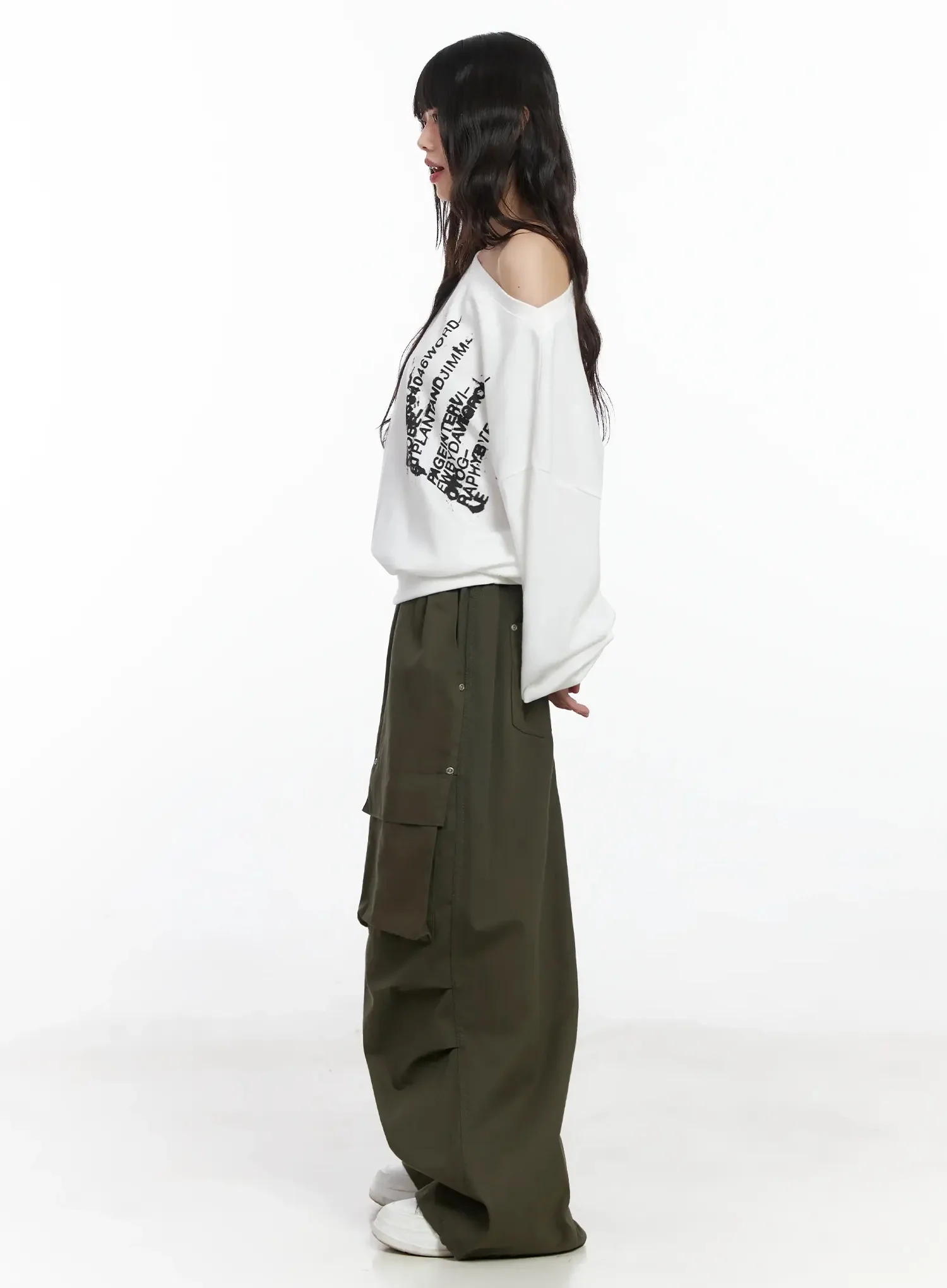Off-Shoulder Graphic Sweatshirt F516 - Image 10