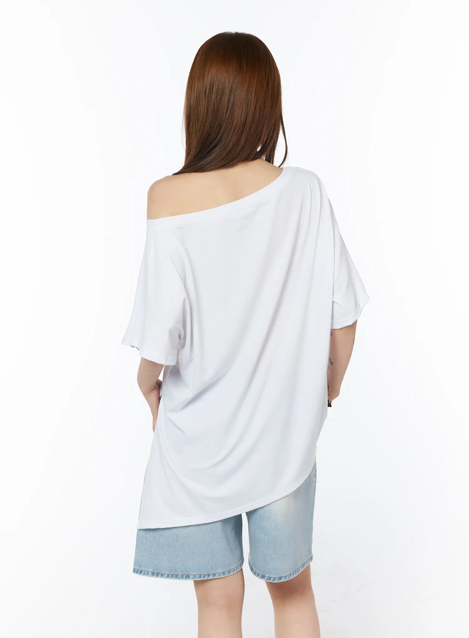 Off-Shoulder Graphic T-Shirt CY528 - Image 10