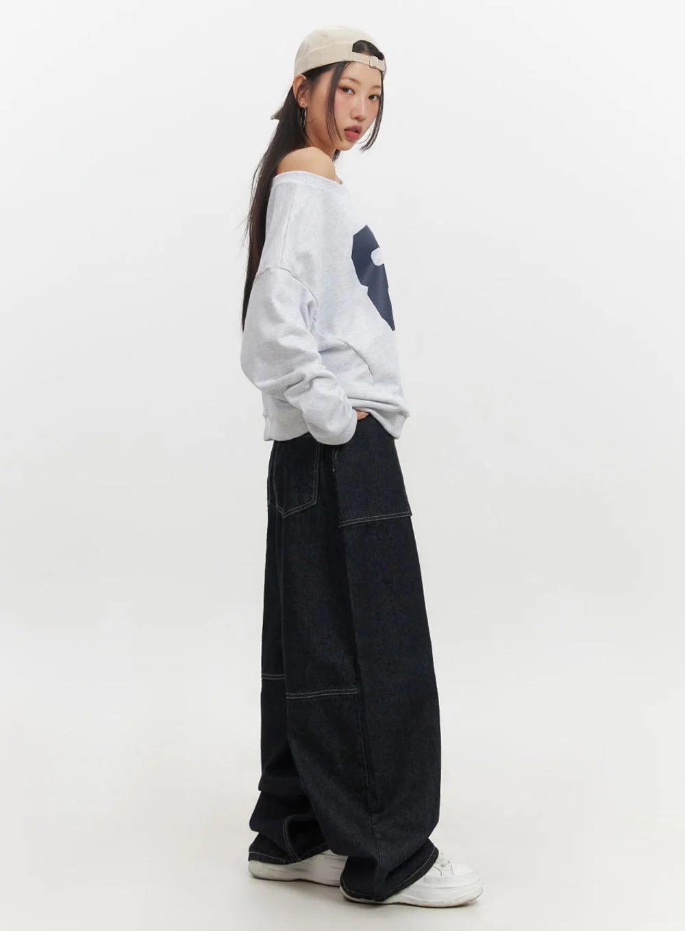 One-Shoulder Graphic Crewneck IF510 - Image 11
