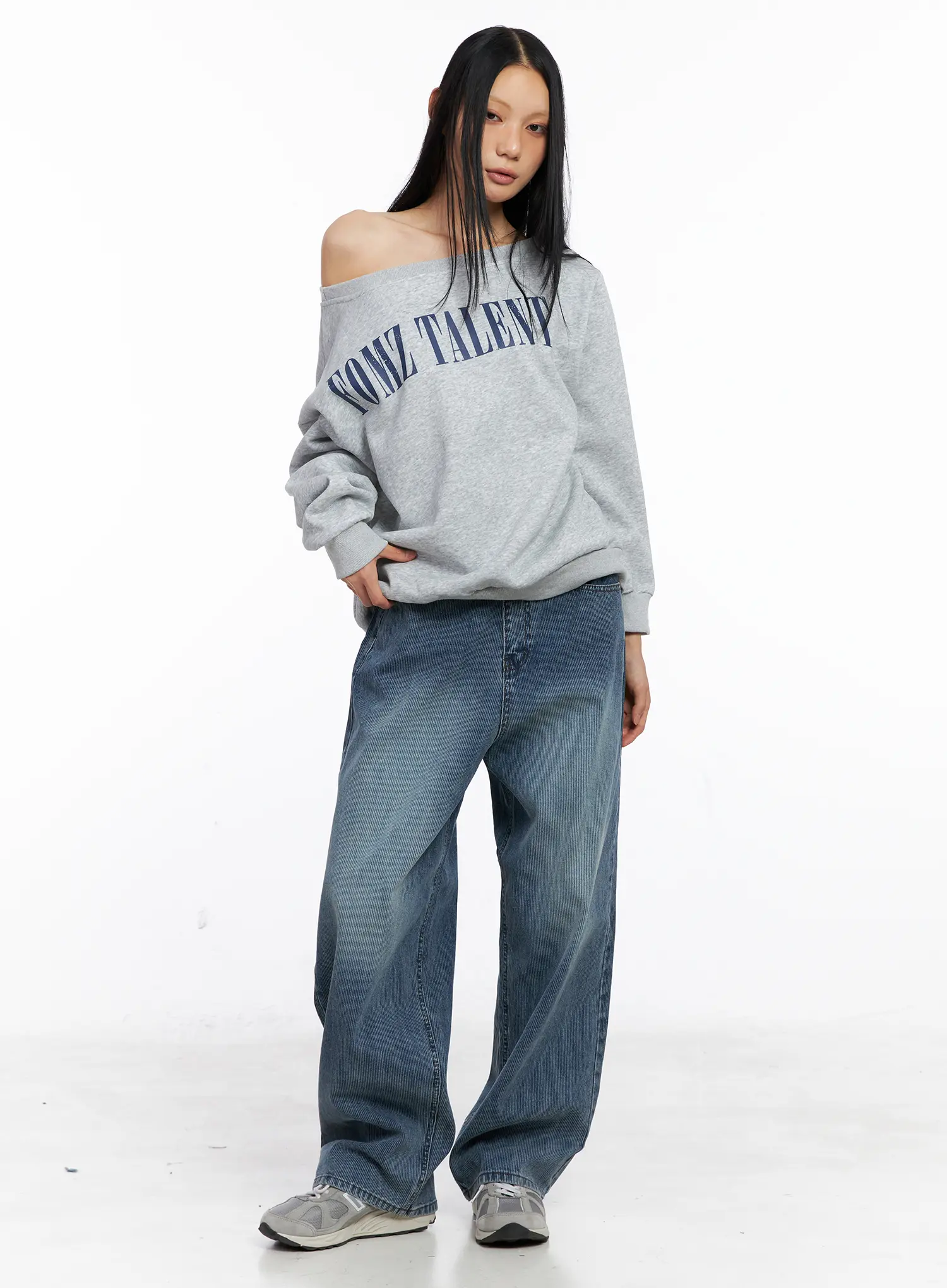 One-Shoulder Graphic Lettering Sweatshirt CS509 - Image 2