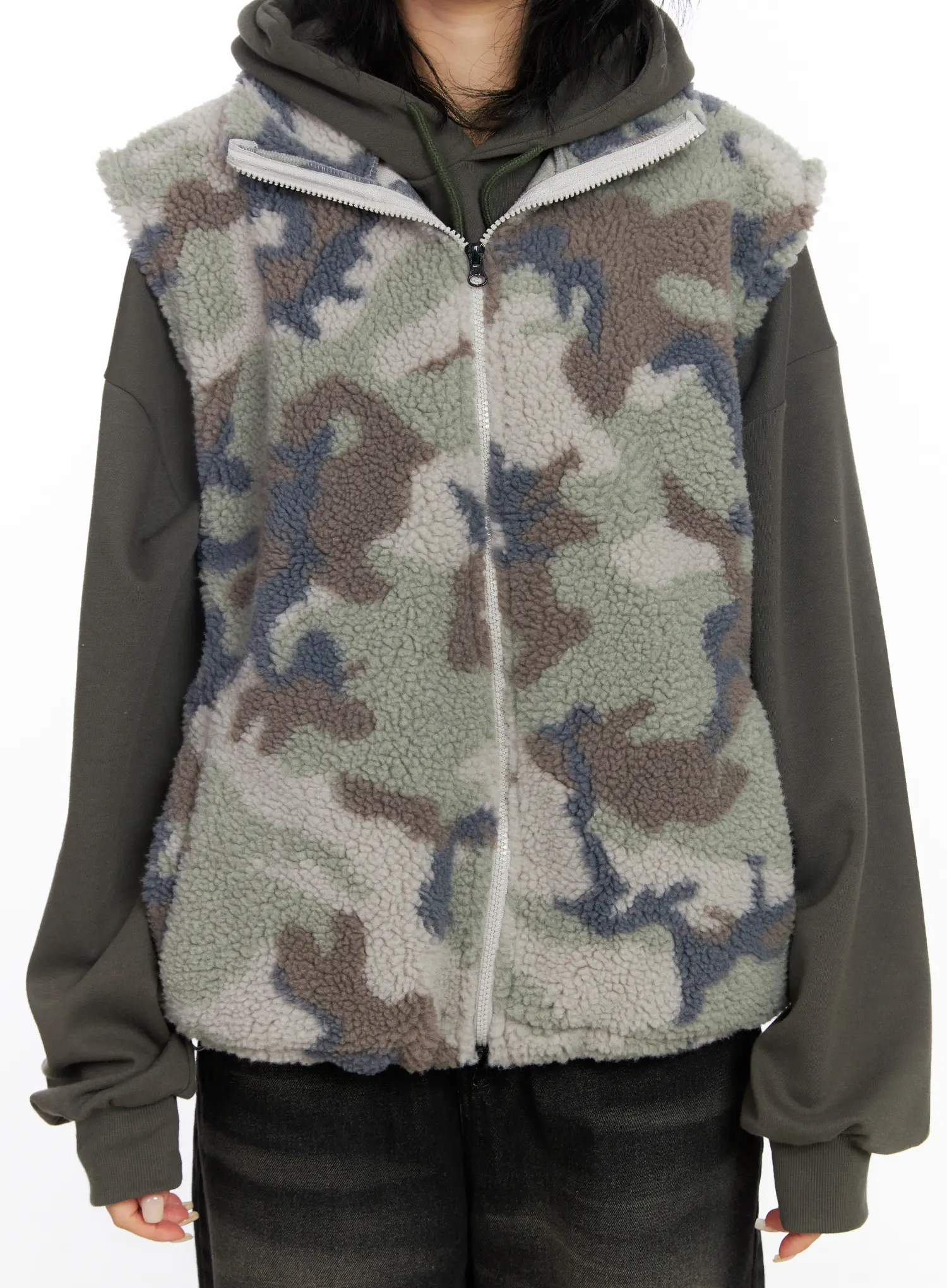 Oversized Camo Fleece Vest CJ523 - Image 4