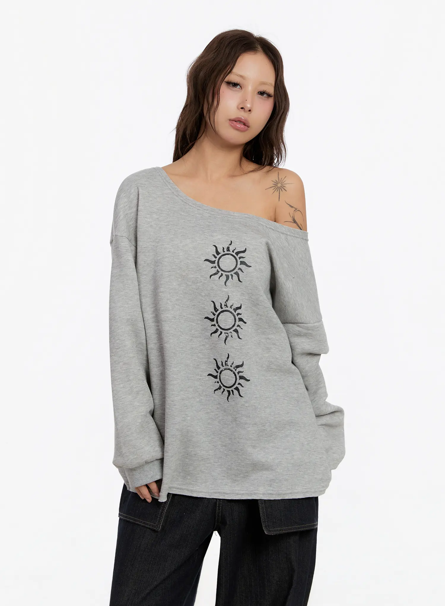 Oversized Graphic Off-Shoulder Sweatshirt CN527 - Image 2