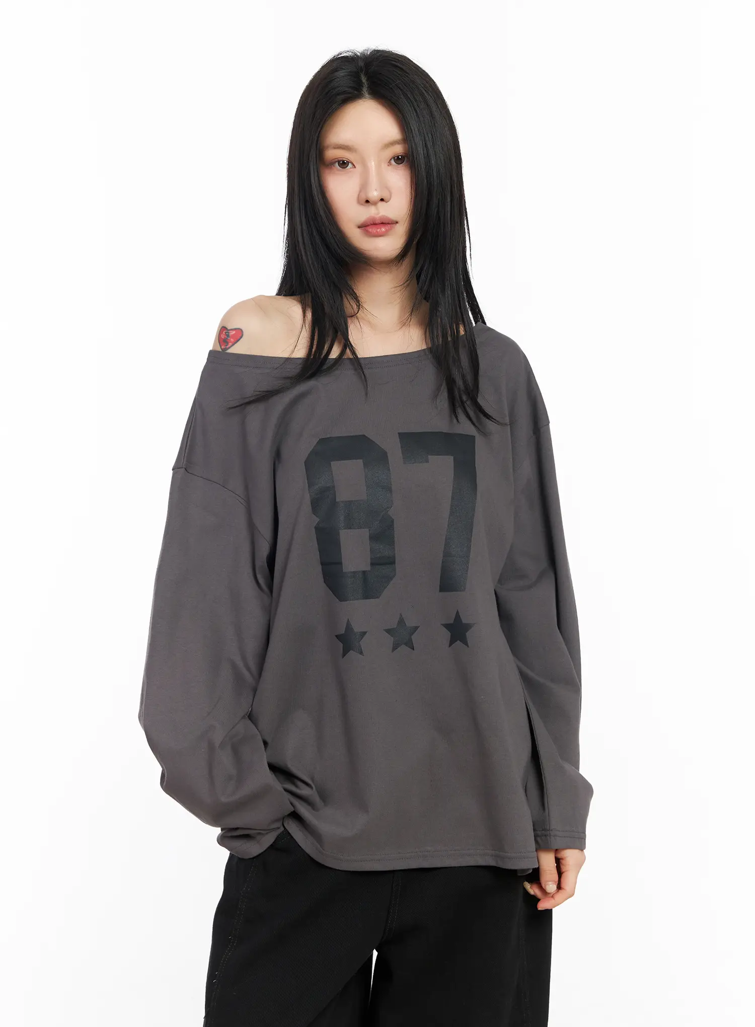 Oversized Off-Shoulder Graphic Tee CM516 - Image 6
