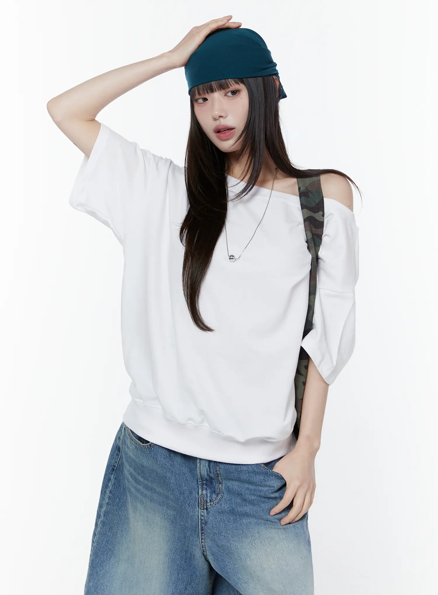 Oversized Off-Shoulder Tee CU505
