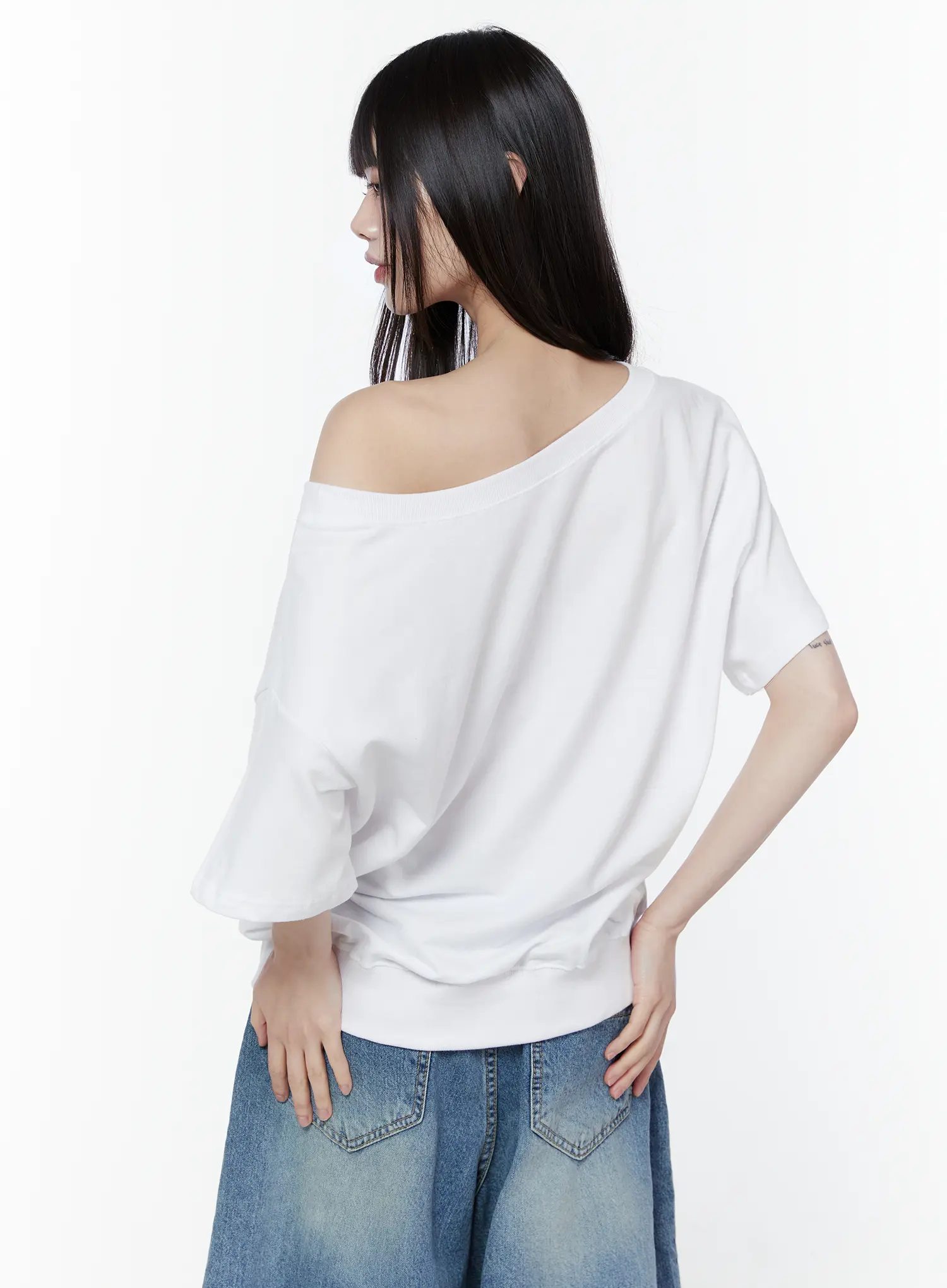 Oversized Off-Shoulder Tee CU505 - Image 8