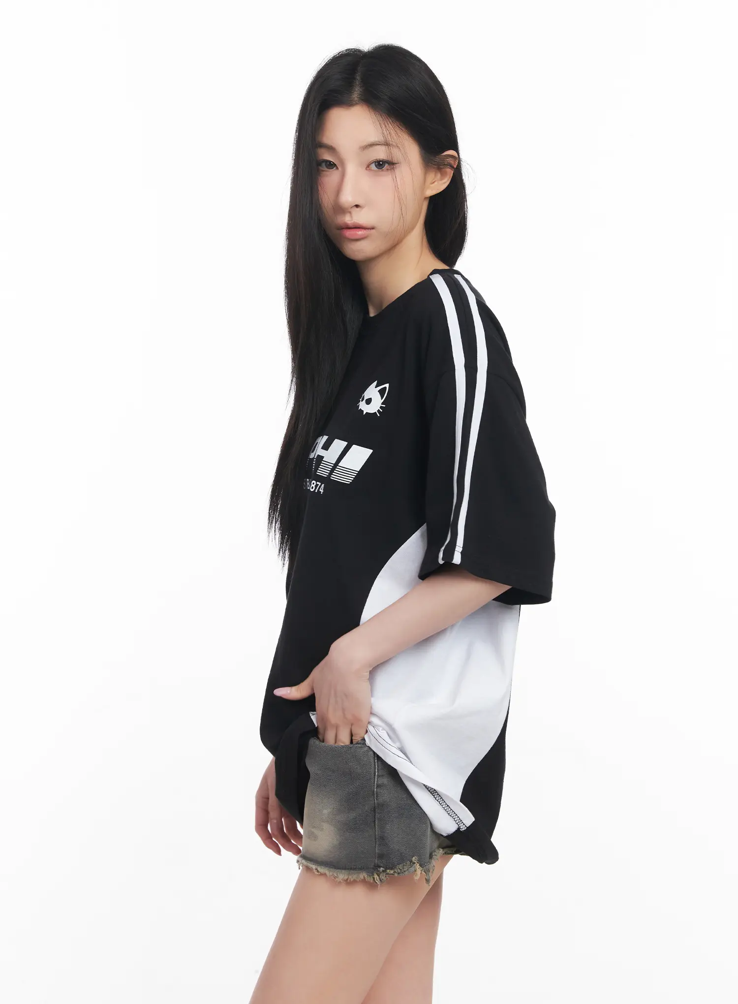 Oversized Striped Graphic Tee CU511 - Image 4