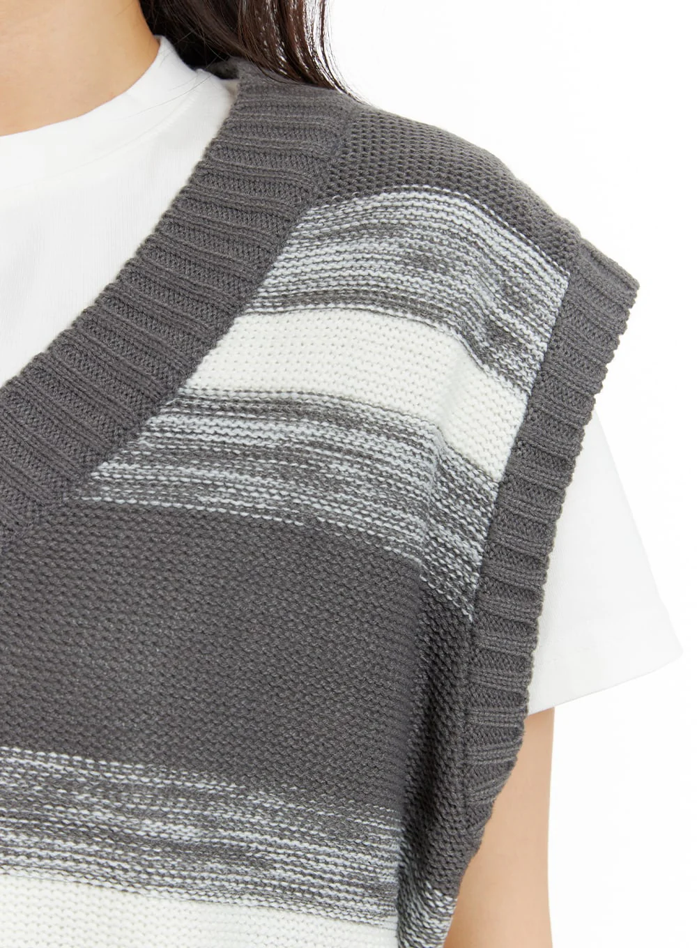 Oversized Striped Knit Sweater Vest OM419 - Image 3