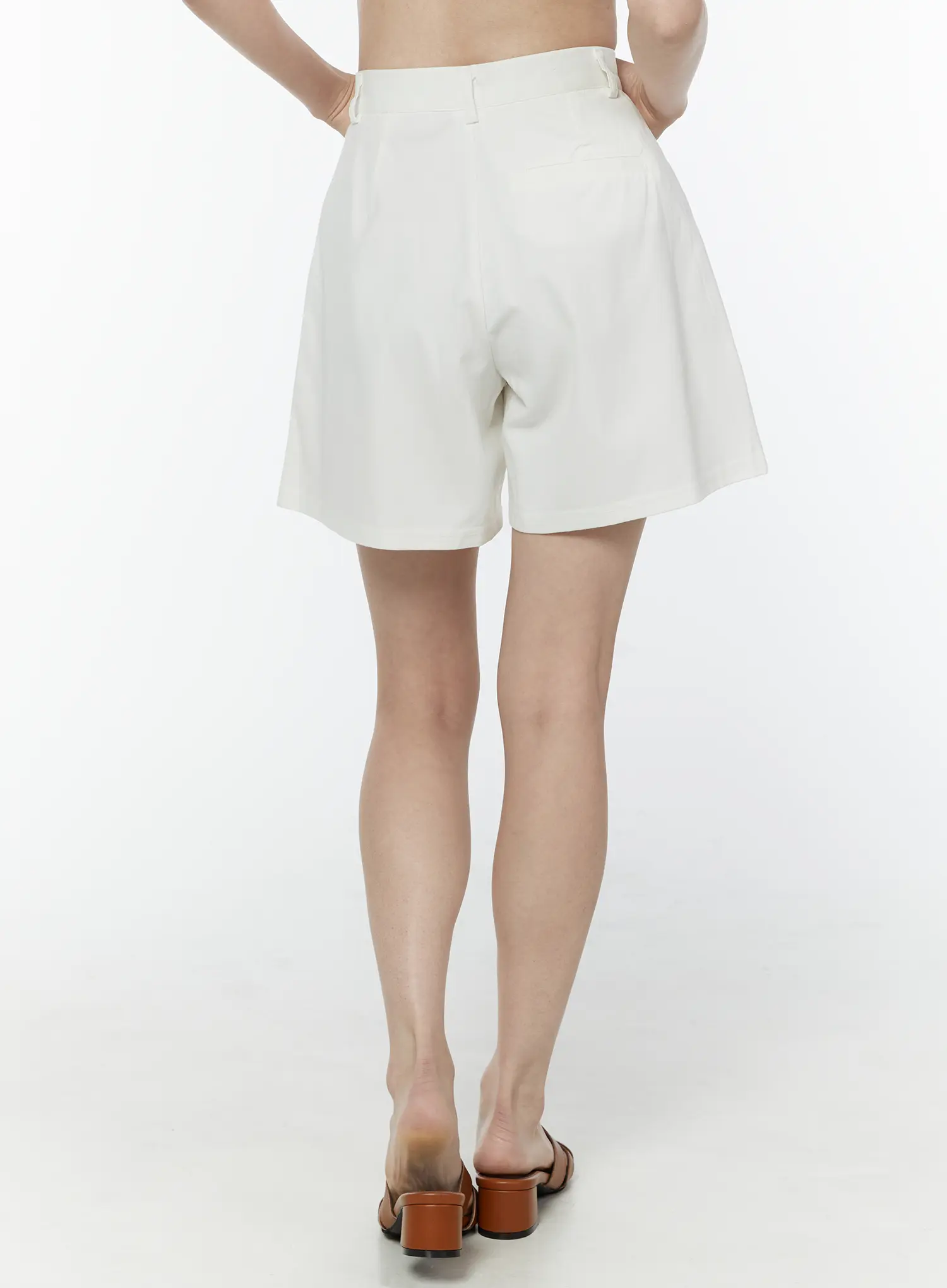 Pleated White Cotton Shorts IU505 - Image 7