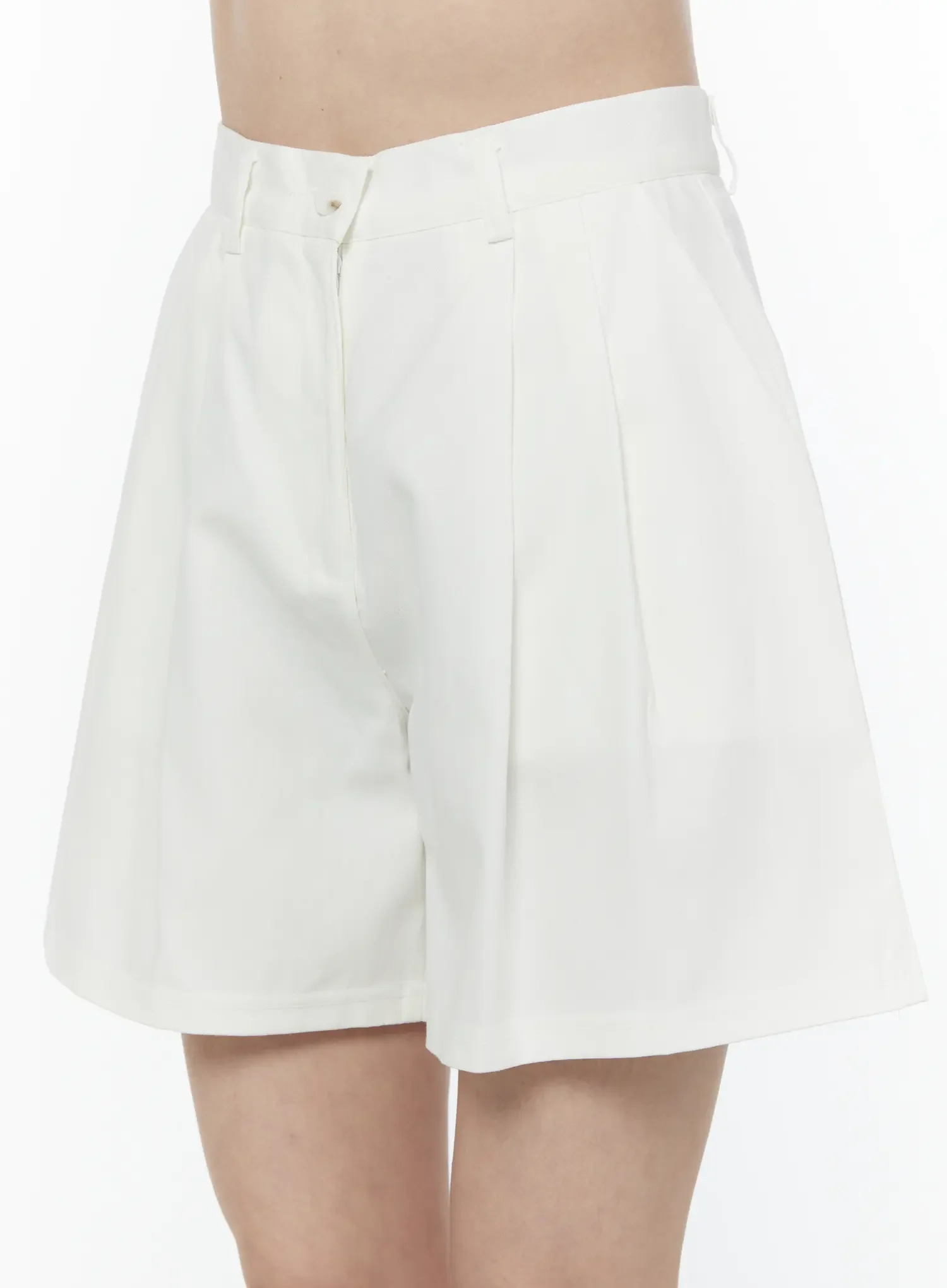 Pleated White Cotton Shorts IU505 - Image 9