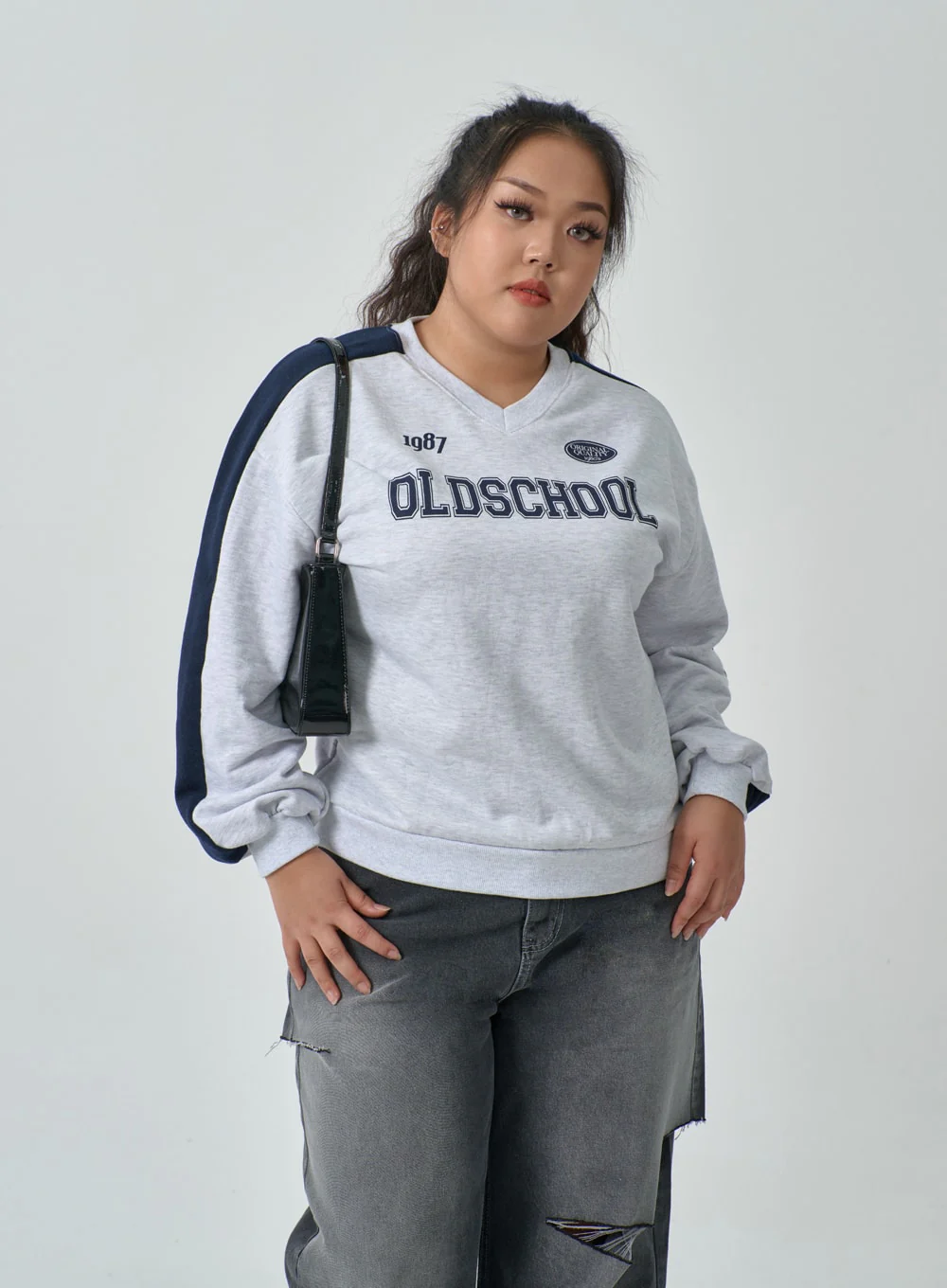 Plus Two Color V-Neck Sweatshirt IF317 - Image 6