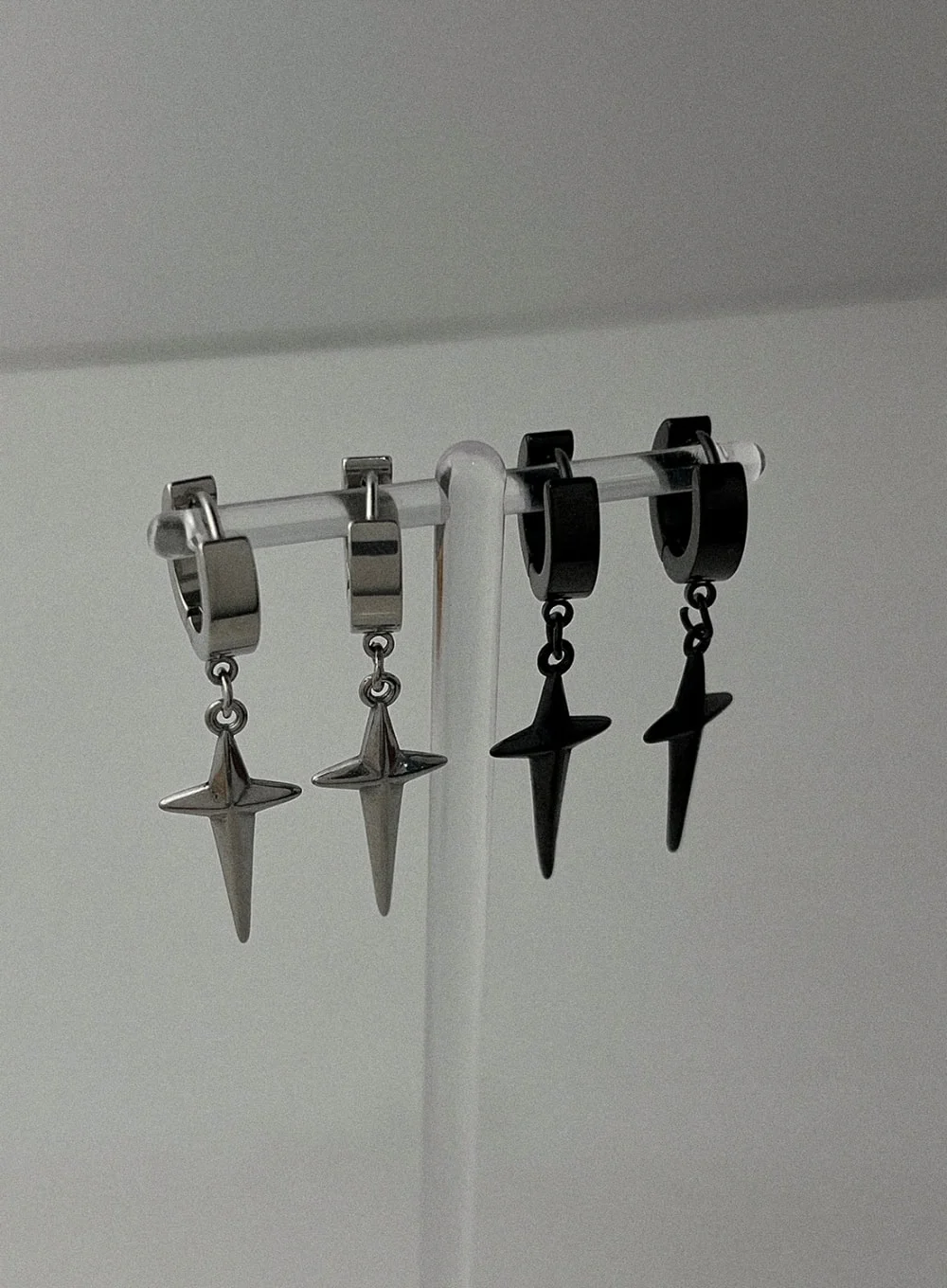 Pointed Cross One Touch Piercings IL415 - Image 3