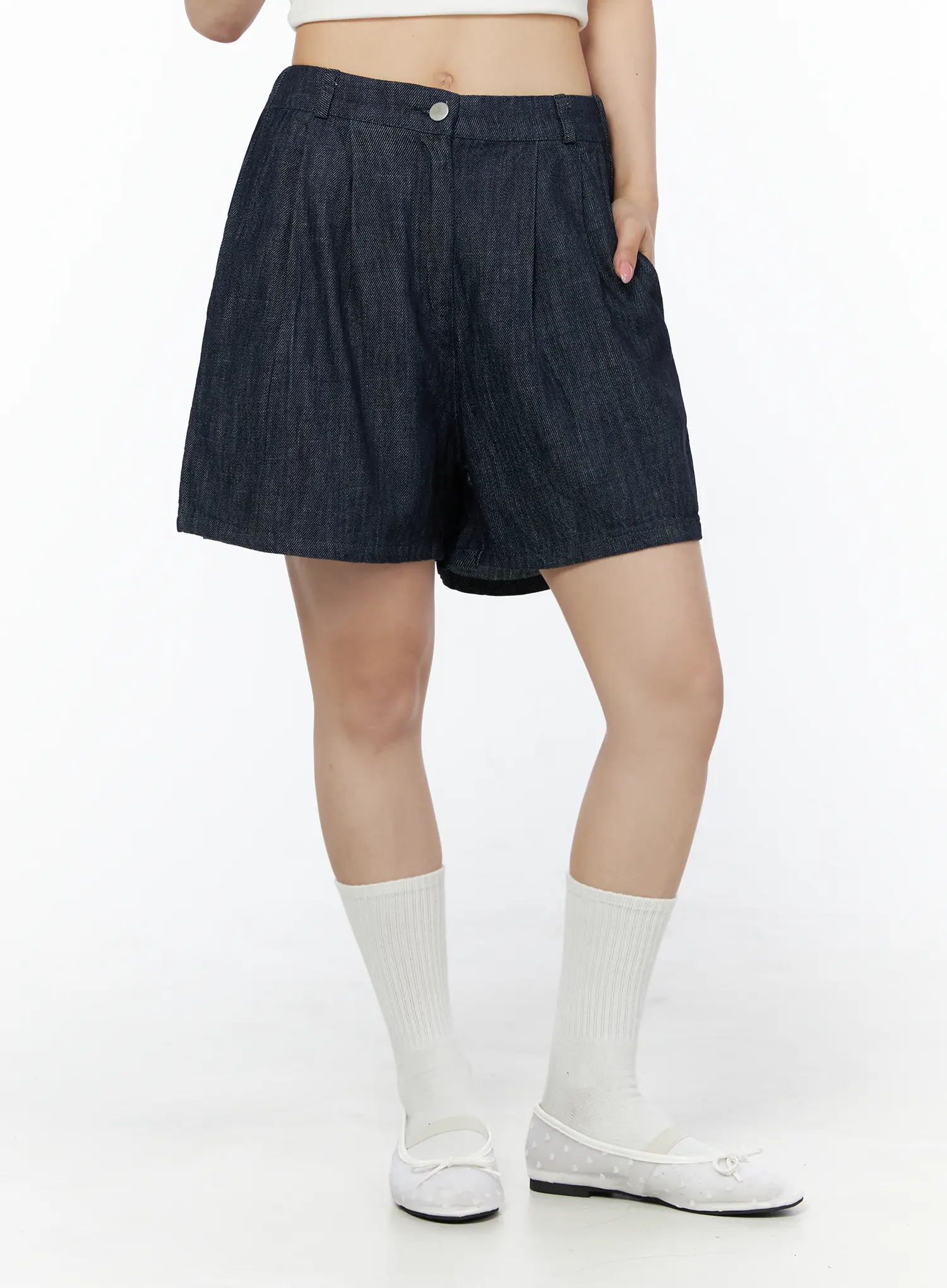 Relaxed-Fit Pintuck Shorts IU525 - Image 3