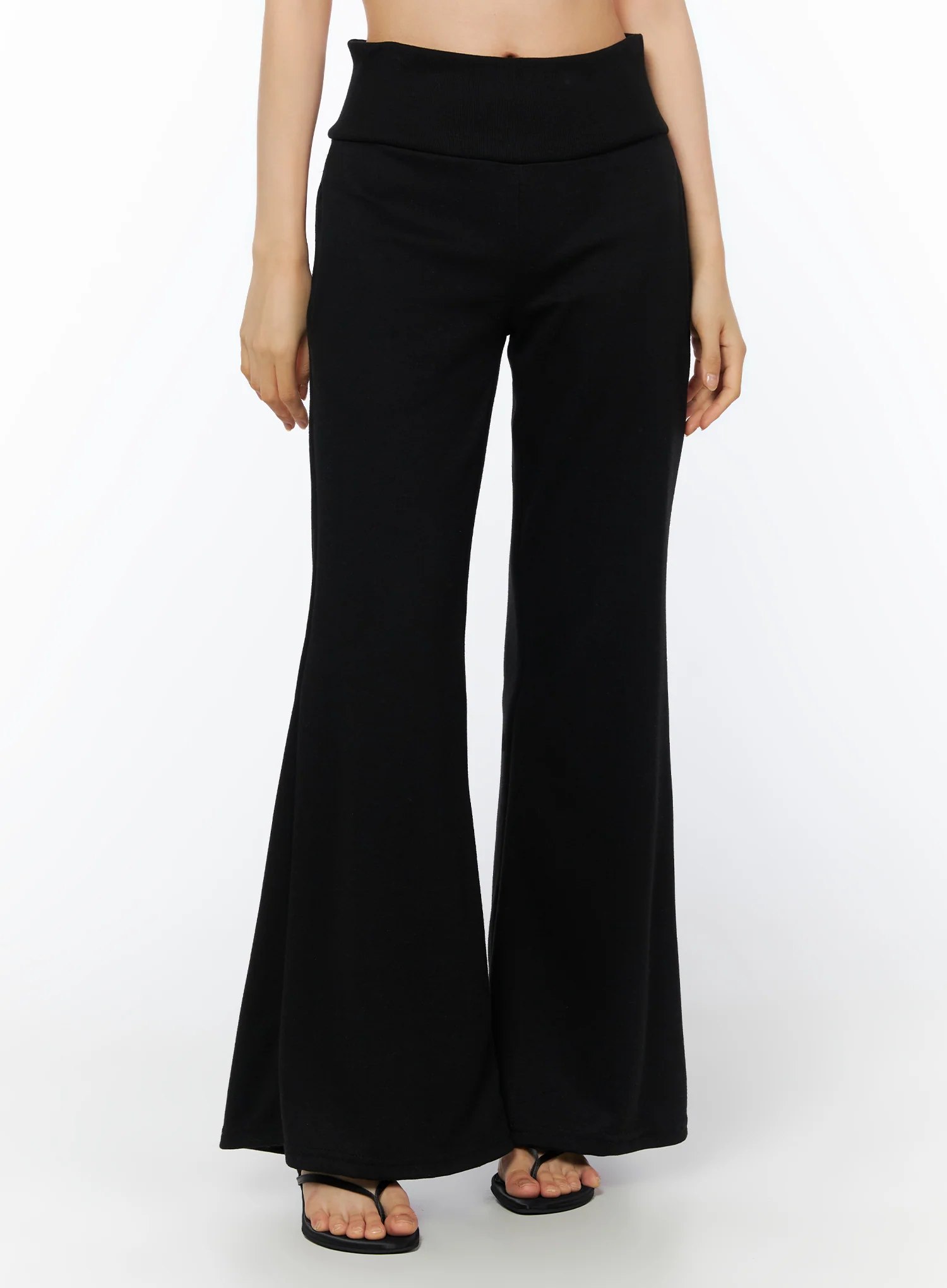 Slim-Fit Flared Yoga Pants IU516 - Image 3