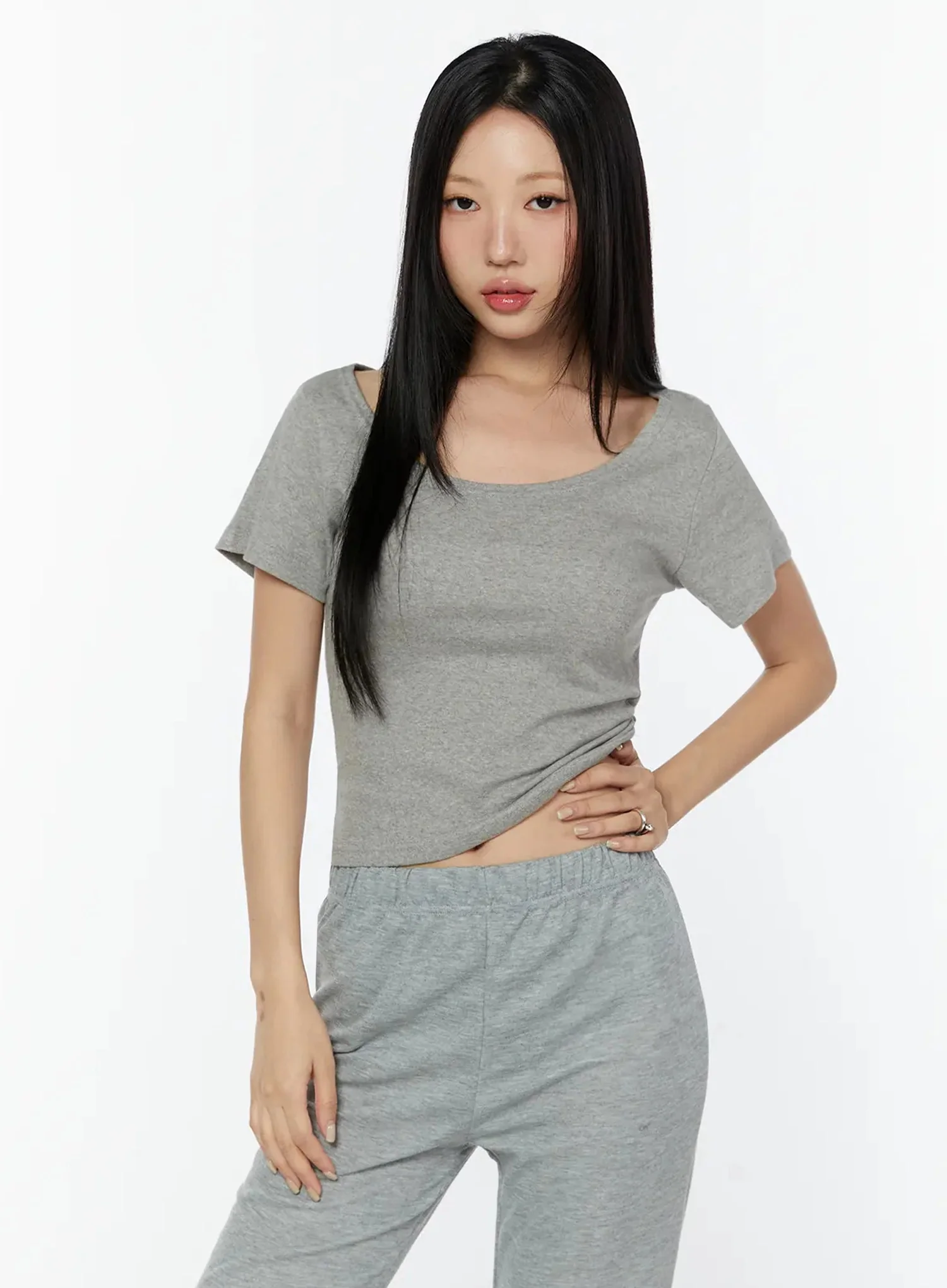 Slim U-Neck Short Sleeve Tee IU524 - Image 7