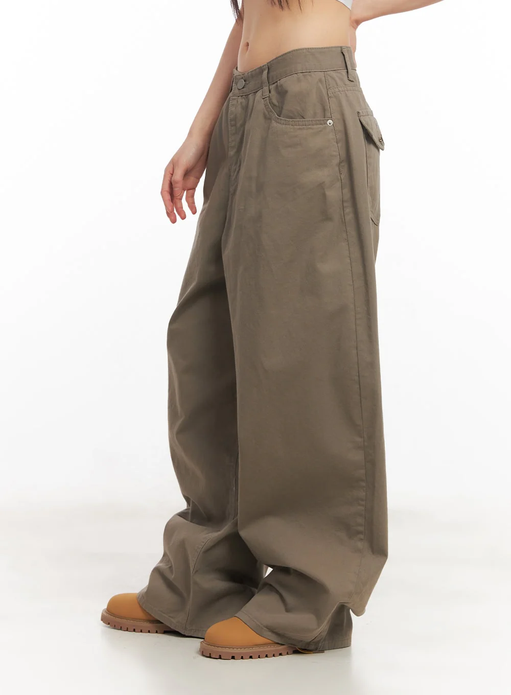 Solid Pocketed Wide-Fit Trousers CA523 - Image 6