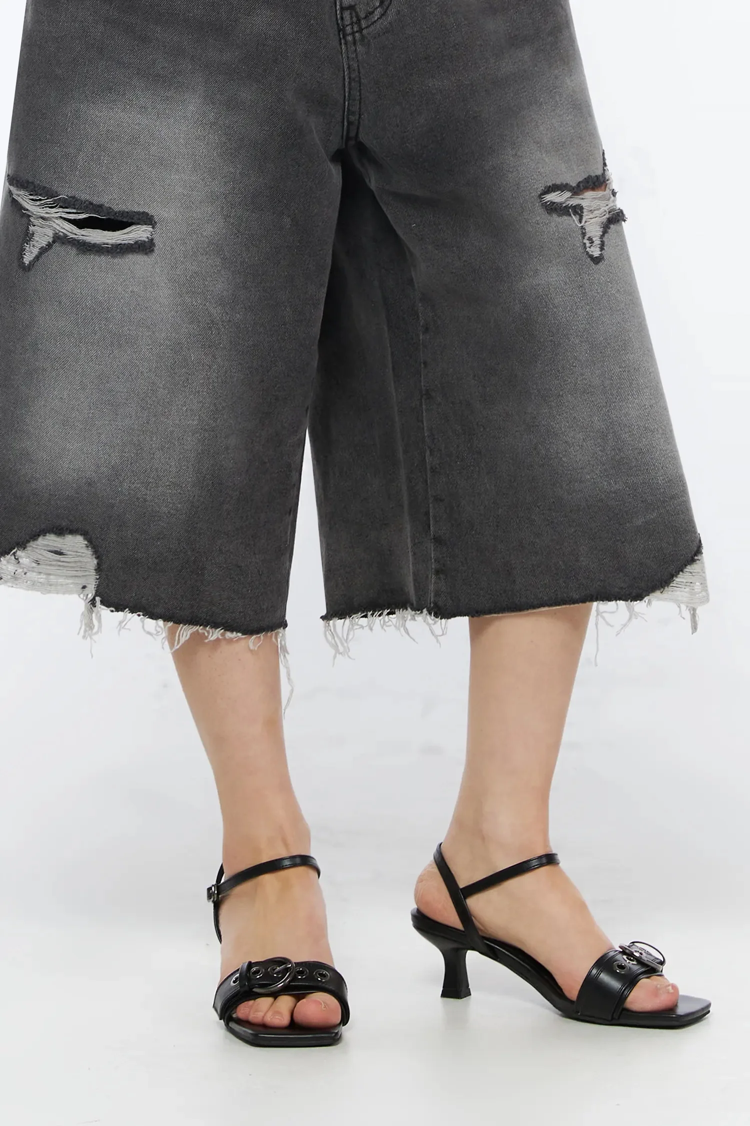 Strappy Square Heel Sandals IU509
