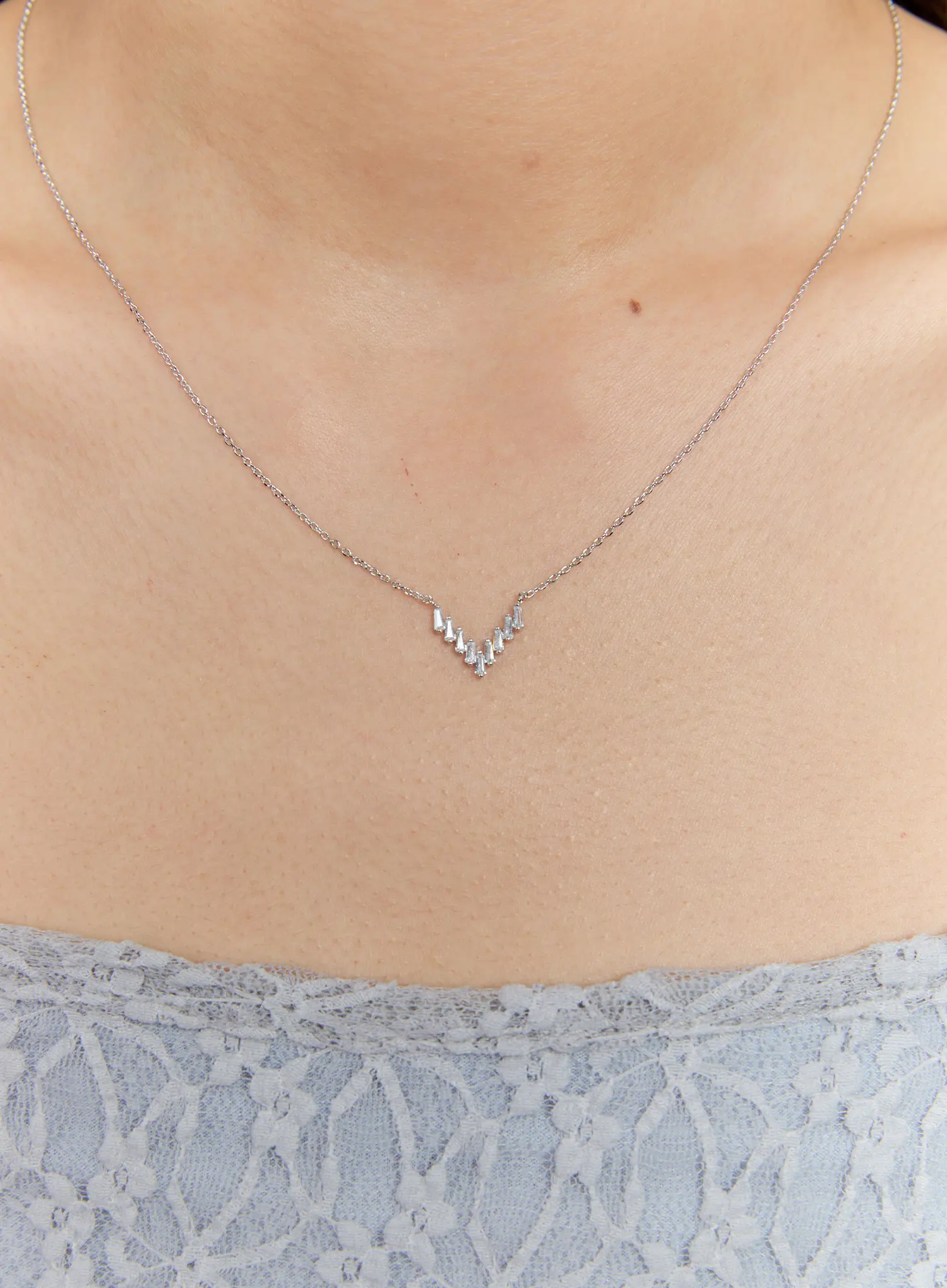 Strike V Necklace IS517 - Image 4